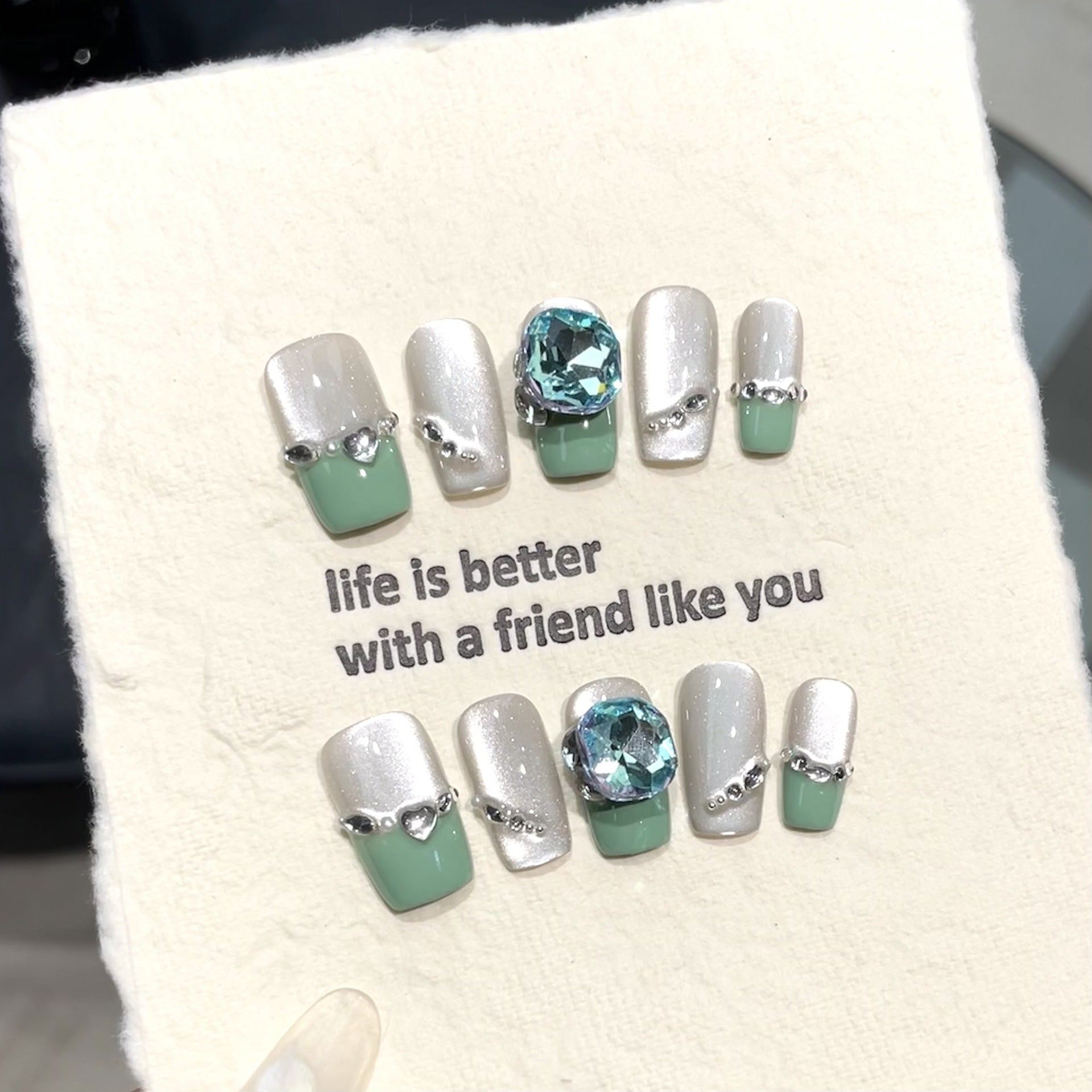 365nails: "씨폼 오퓰런스" – 실버 미러 프렌치 팁 수제 스퀘어형 네일