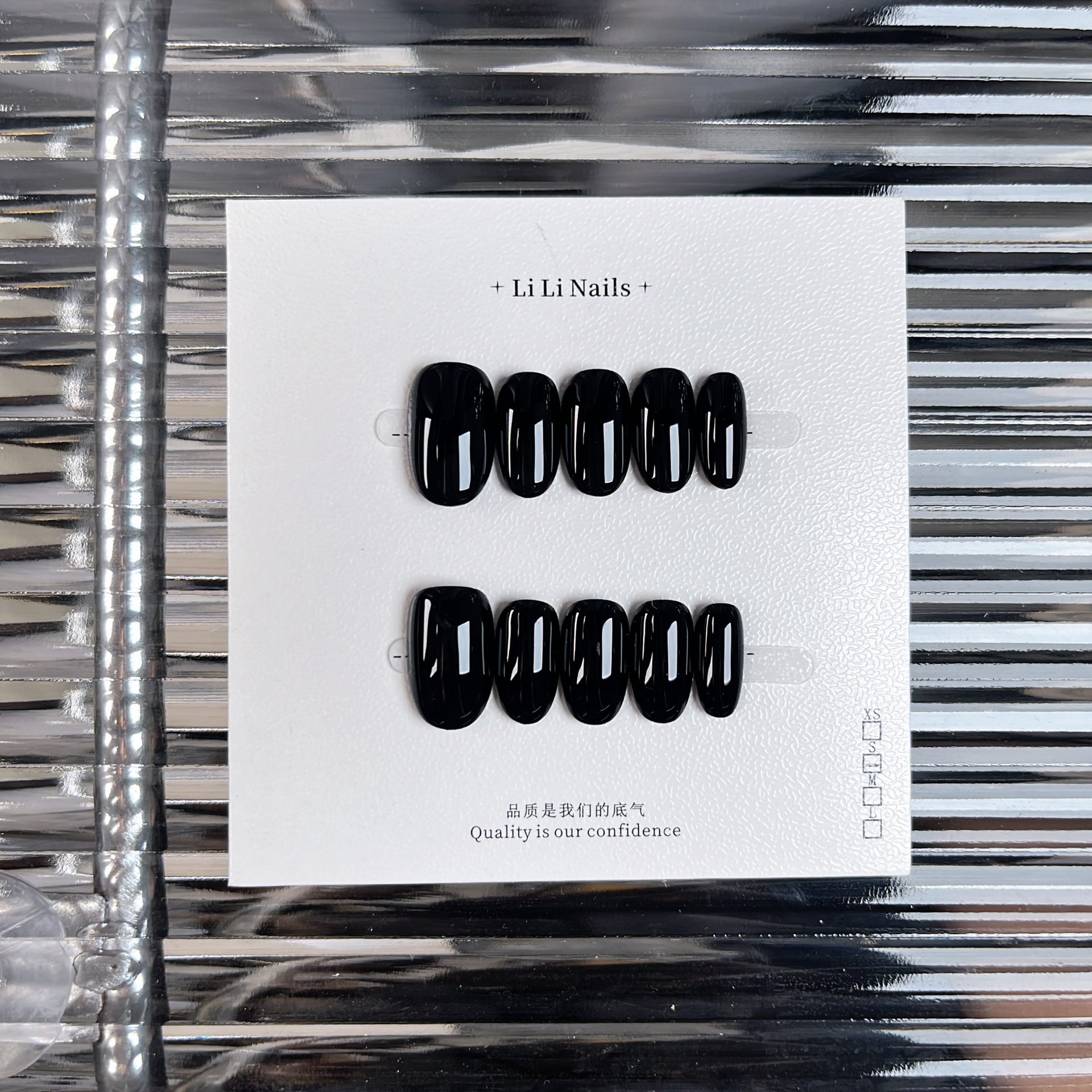 Essentiels unis | court, forme ronde | ongles press-on faits main