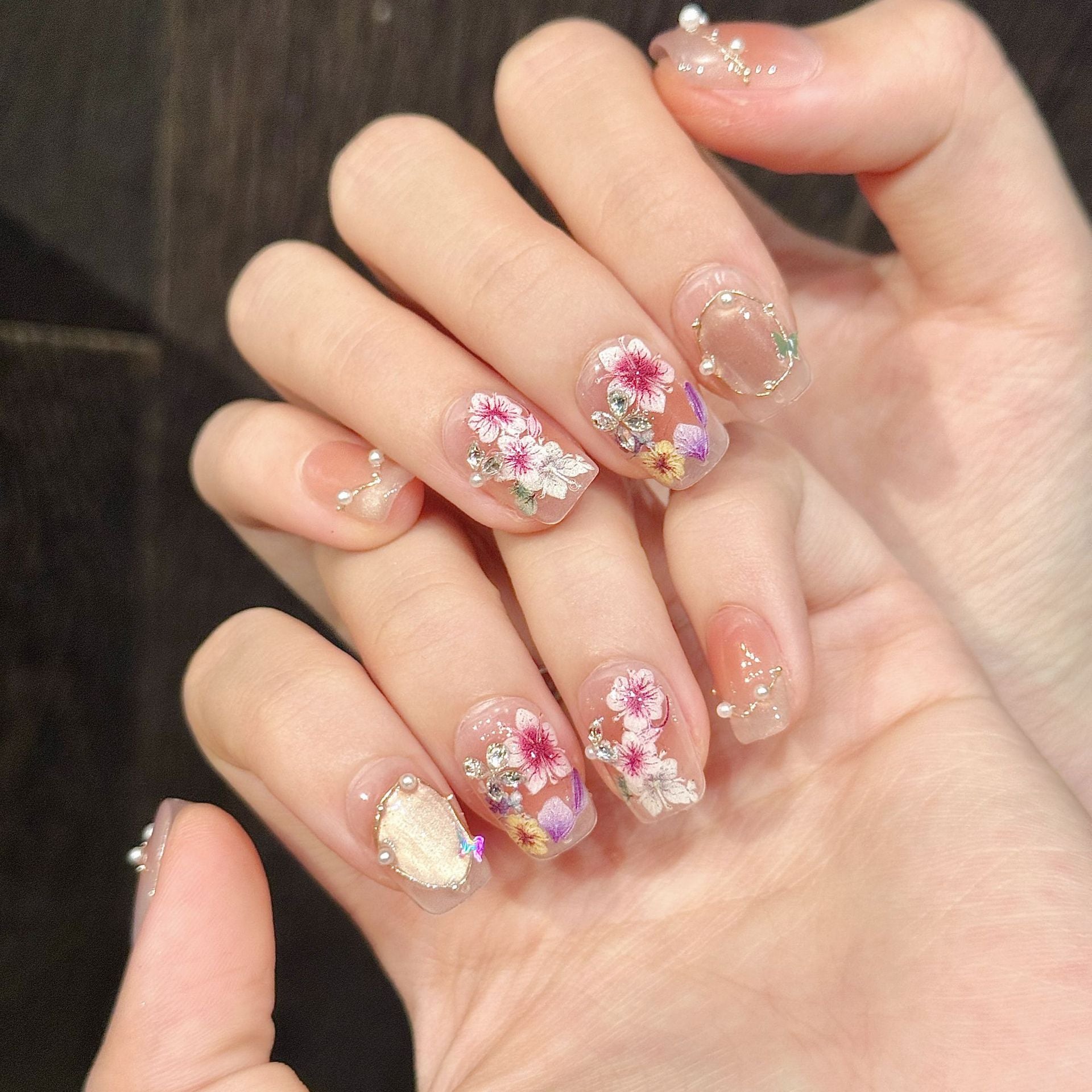 365nails: "花之低語" – 3D 珍珠鍊與壓花 手工製 棺材形 穿戴甲