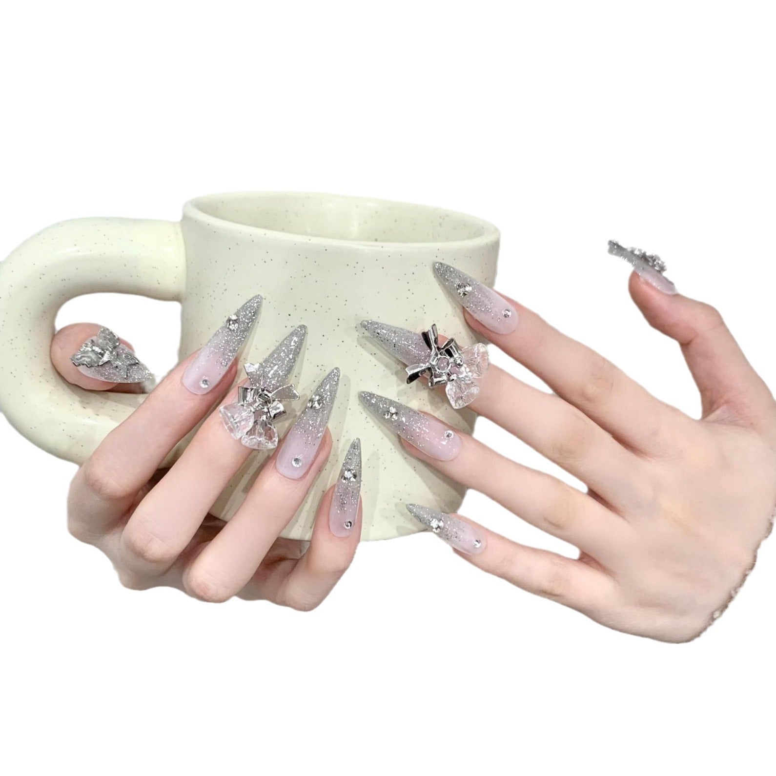365nails: 「銀色天使」—3D 天使之翼與蝴蝶結 手工製 長款 尖形 甲片