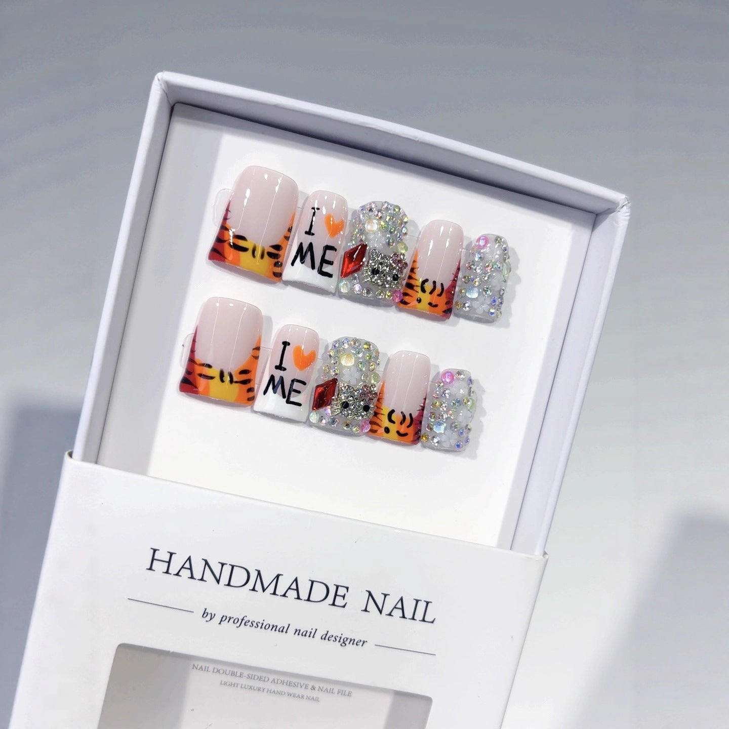Amour tigre : "Je ❤️ MOI" – court forme carrée fait main ongles press-on