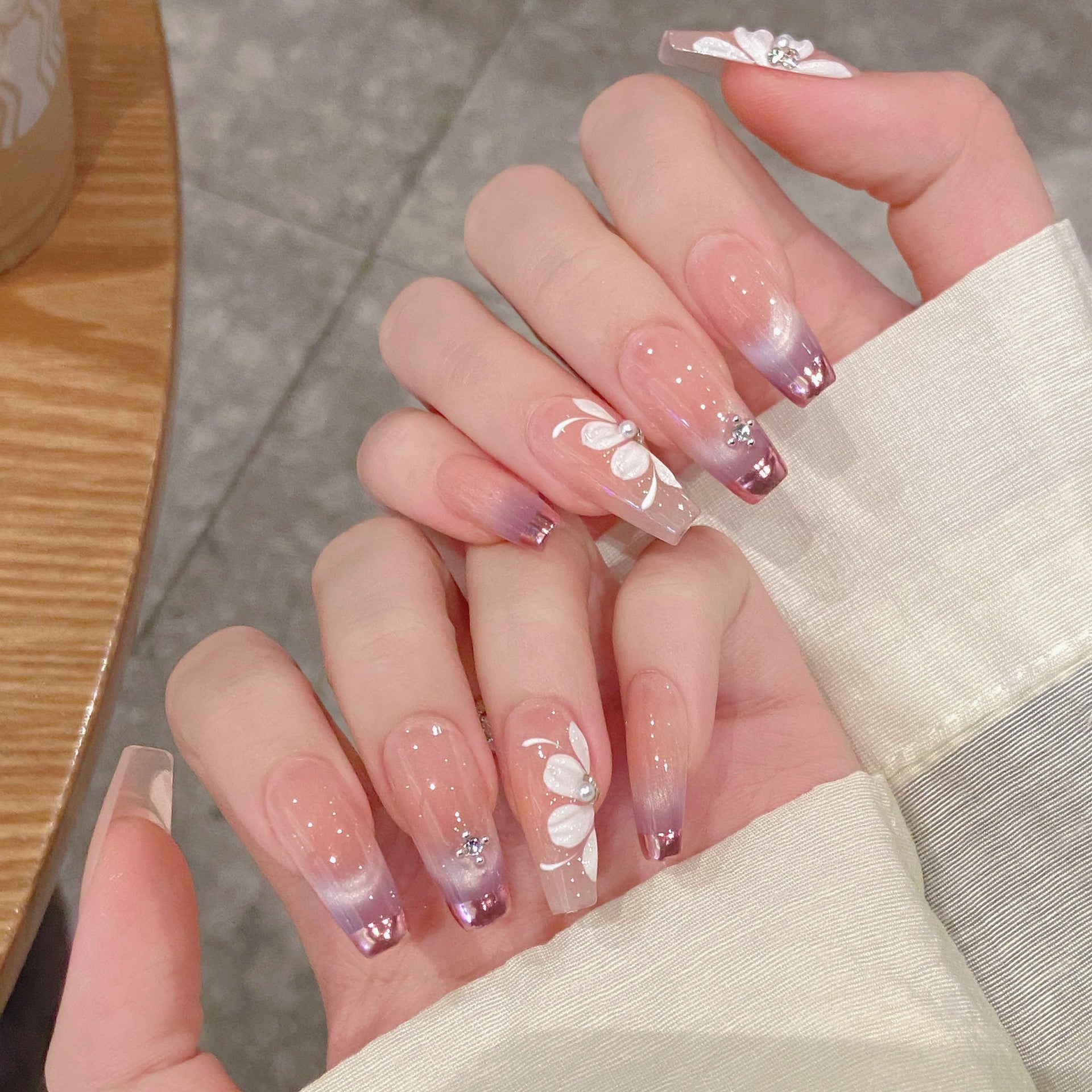 365nails: "Violeta em Flor" – Unhas Quadradas Degradê Olho de Gato Florais Pintadas à Mão
