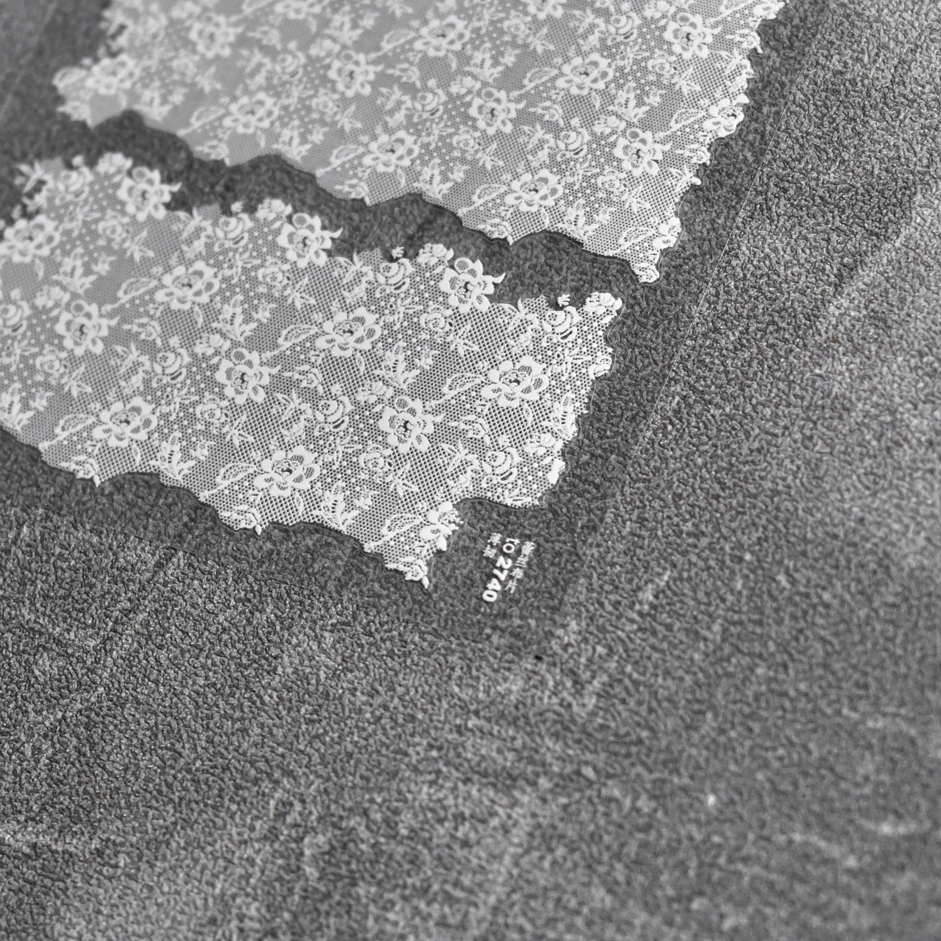 白色花卉蕾絲：「新娘蕾絲呢喃」– 5D 浮雕指甲貼