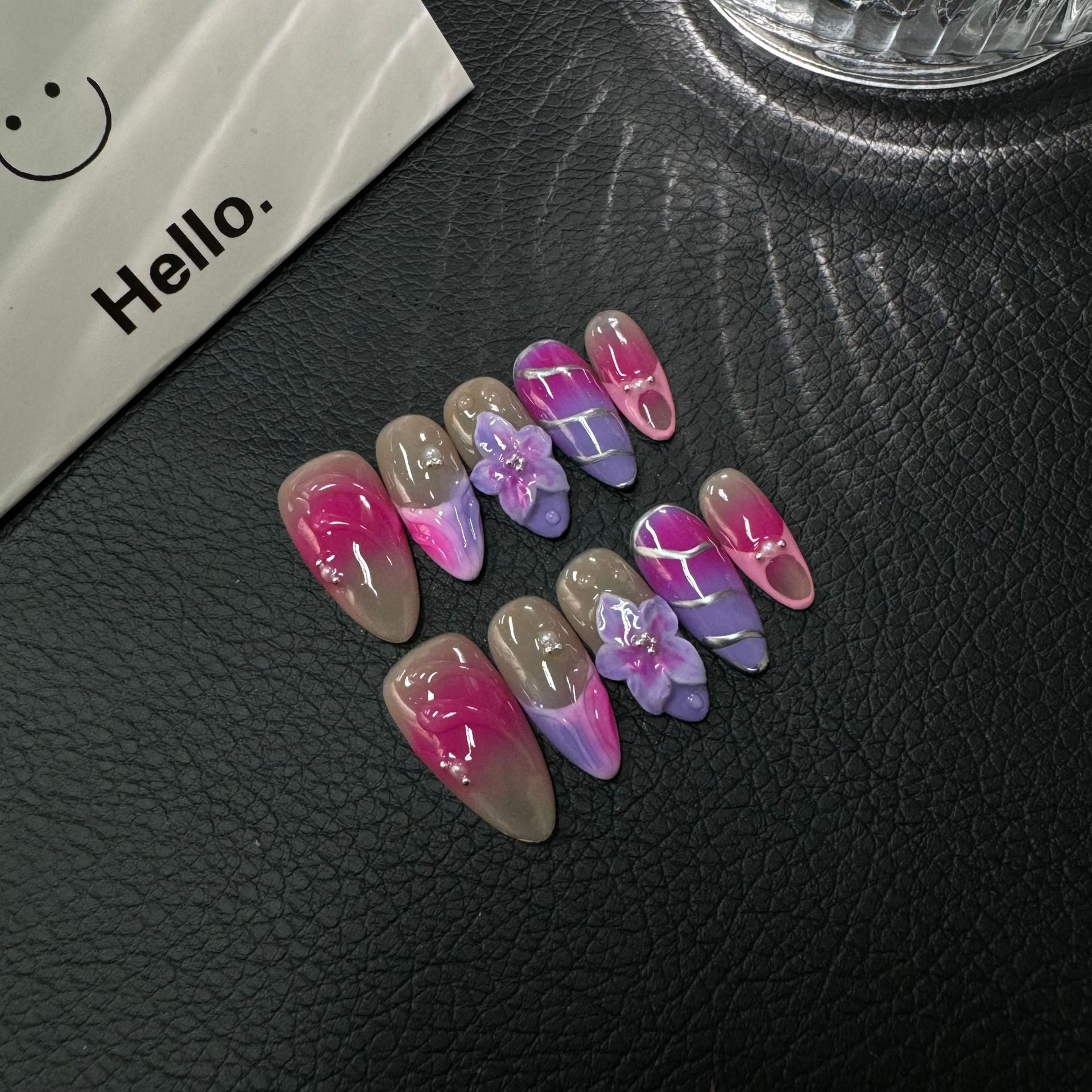 365nails: 바이올렛 헤이즈 – 3D 플로럴 & 하트 크롬 수제 프레스온 아몬드형 네일