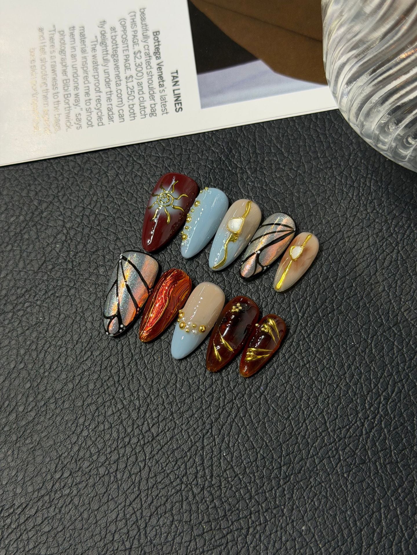 365nails: "Mosaico Celestial" – Arte Pintada à Mão e Unhas Postiças Amêndoa com Folha de Ouro
