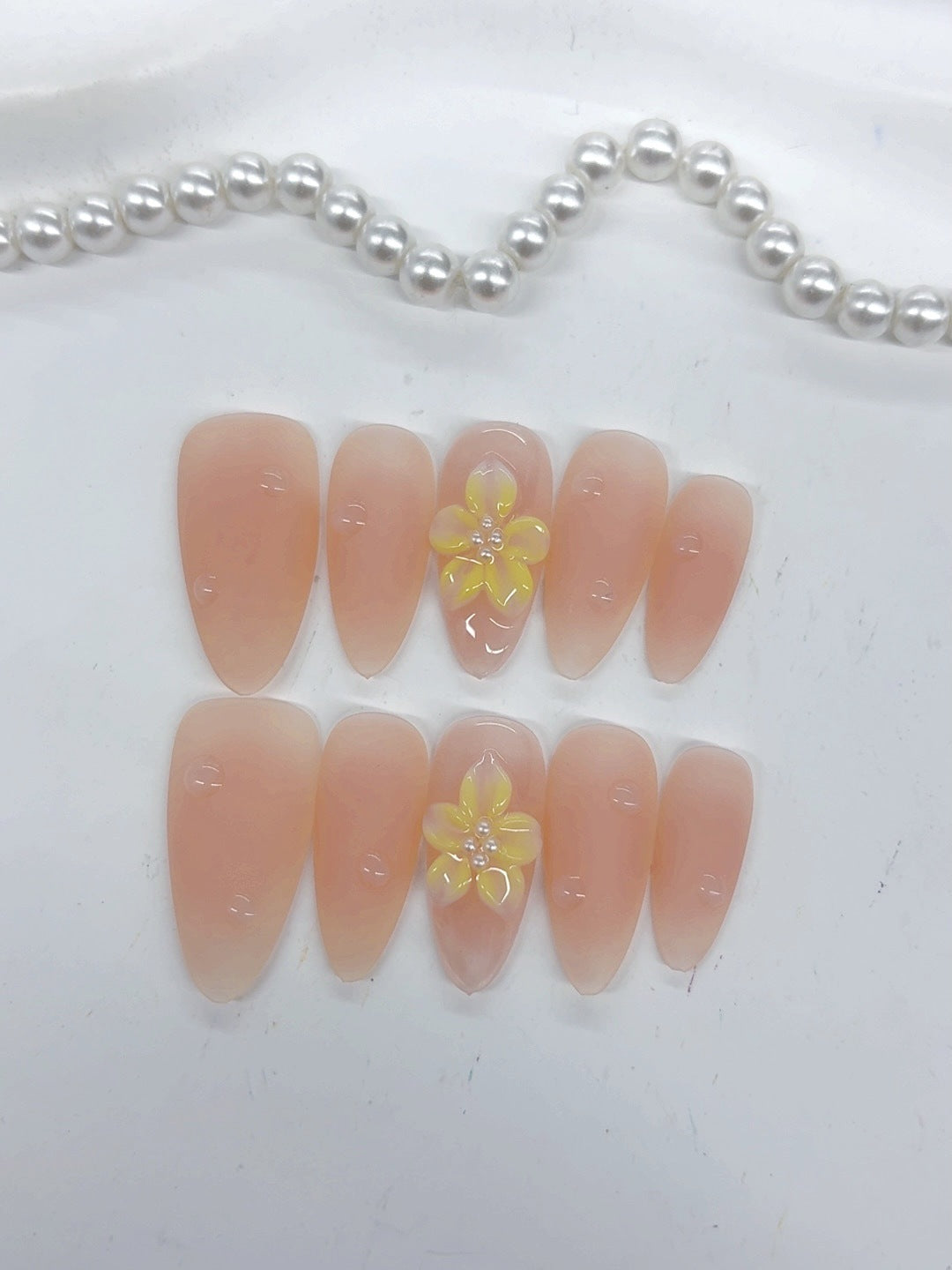 Daisy Dream: "Buttercup" – Postiças Amendoadas