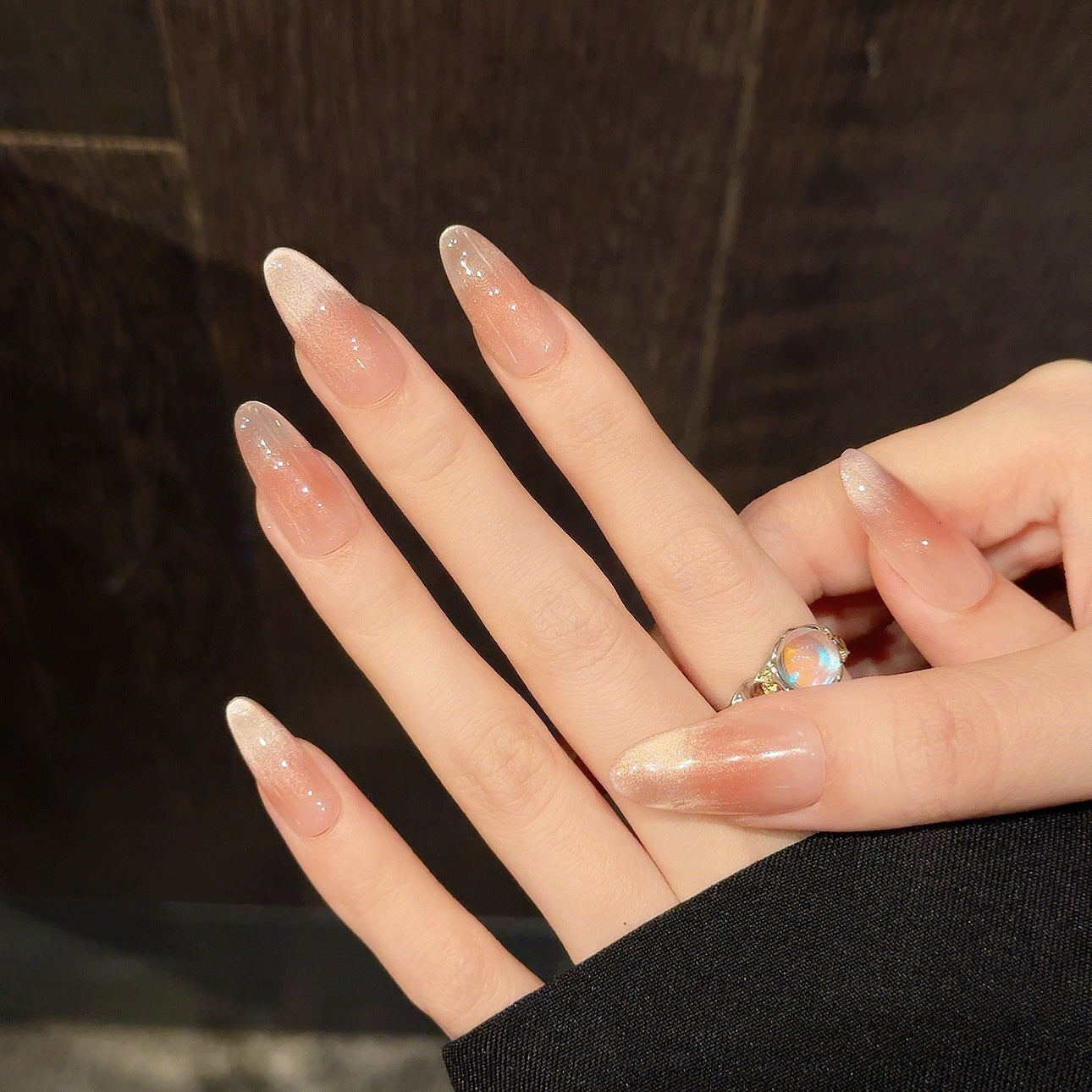 365nails: "Opulencia Rosa" – Degradado Cat-Eye Rosado con Adornos de Cristales Uñas Almendradas Hechas a Mano