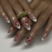 經典法式白短款杏仁形穿戴甲 浪漫紅唇印花與純色甲片｜365nails
