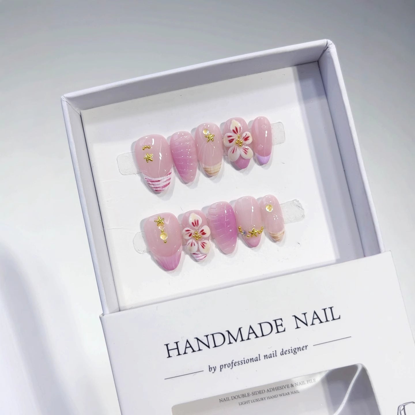 Pink Romance : "Lueur de fleurs de cerisier" – Ongles press-on courts forme amande faits main