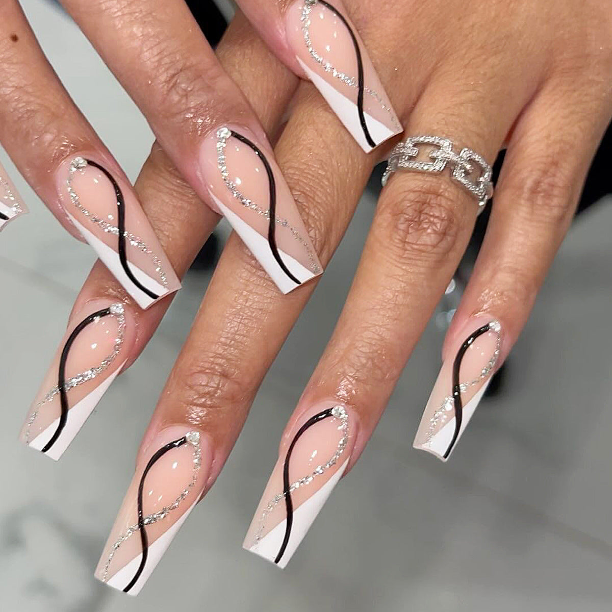 Silver glitter point drill press-on nails wholesale white splicing black line nail piece press on nails｜365nails