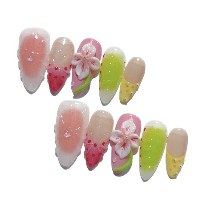 Fruits d'été et fleurs : "Lueur fraise et sakura" – Ongles press-on forme amande faits main