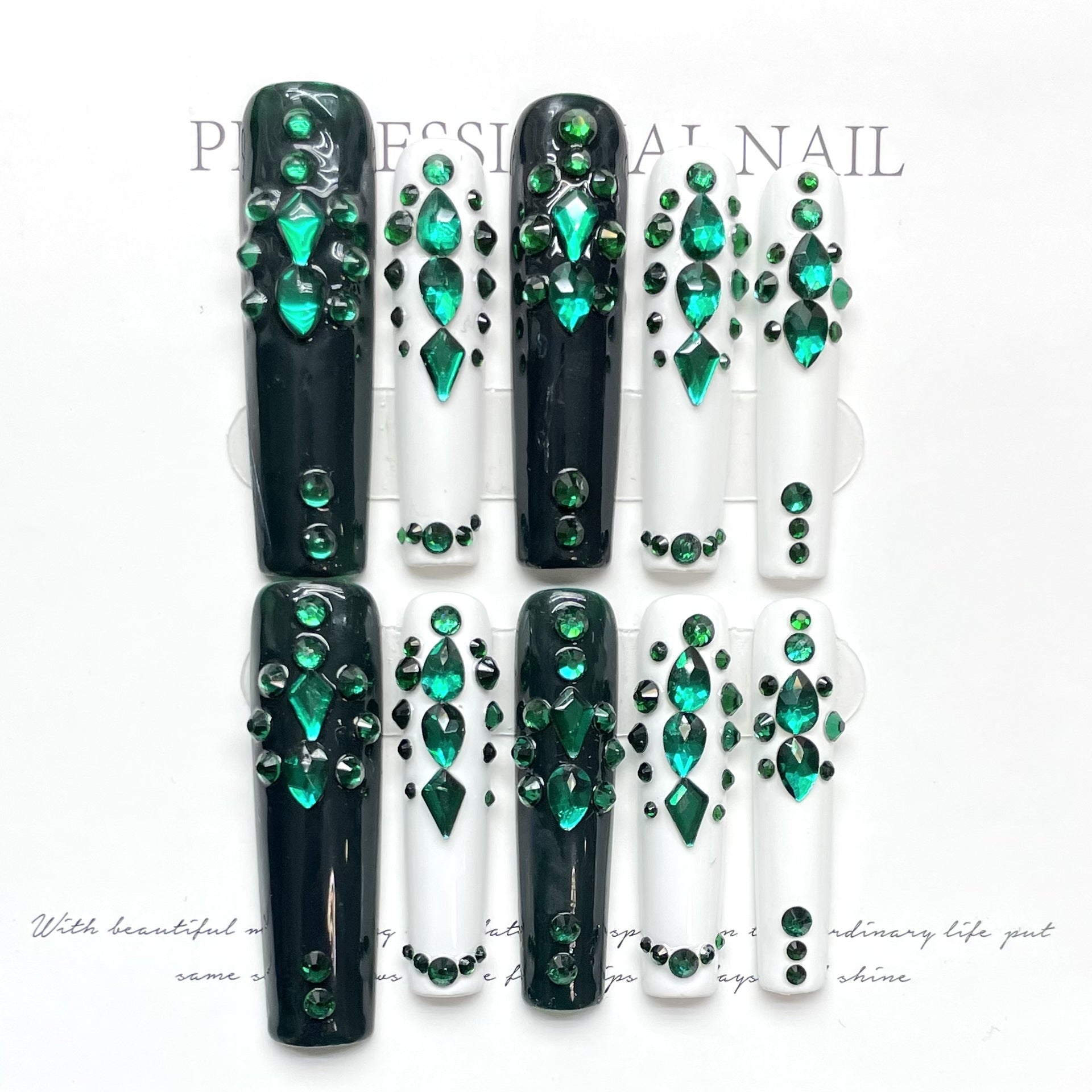 Uñas hechas a mano con destellos explosivos de esmeralda, largas y brillantes, de diamante, de la industria pesada, fuente de arte de uñas con diamantes | 365nails