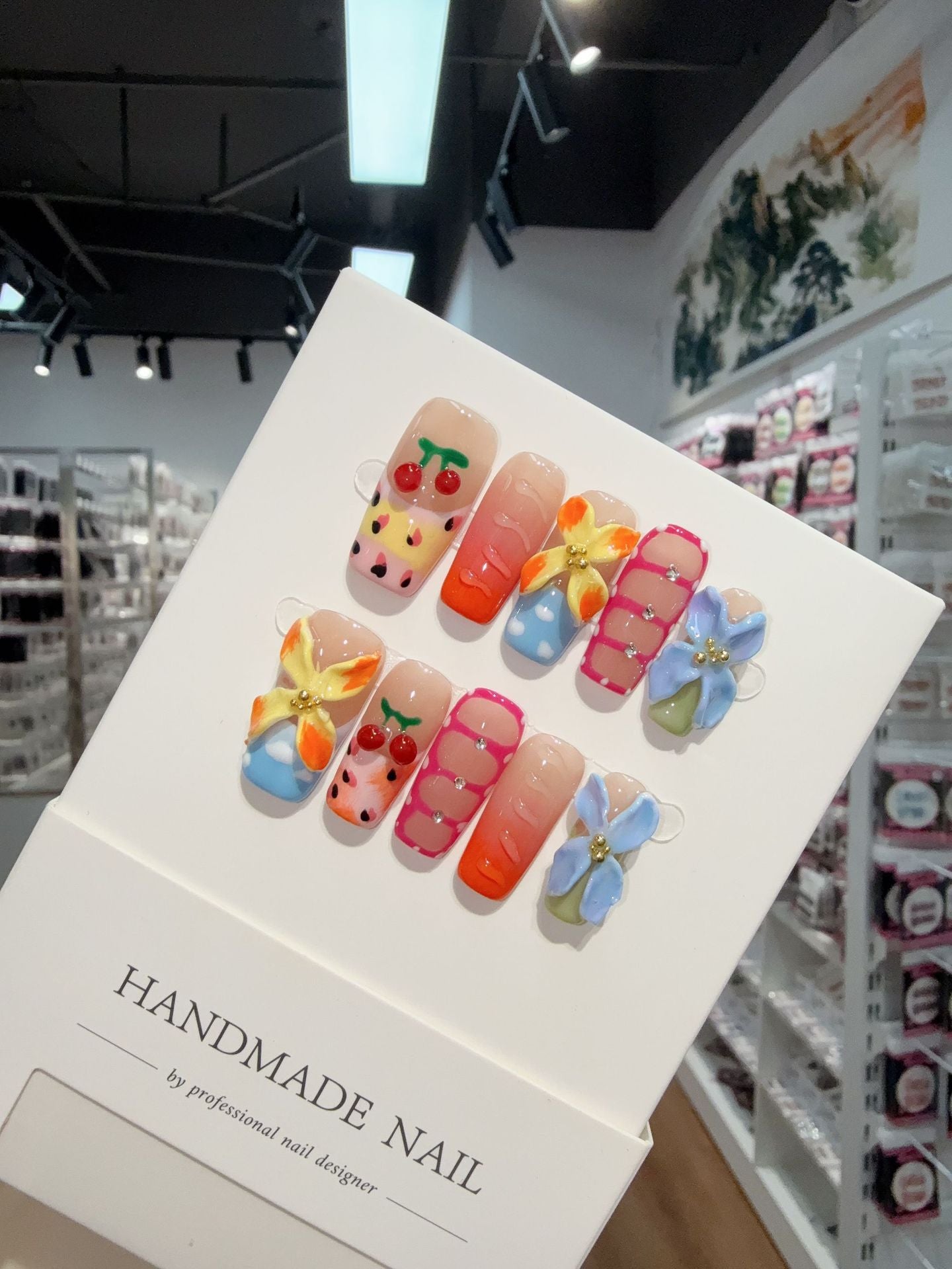 365nails「熱帶綻放」3D 花卉與漸層手工製杏仁形穿戴甲