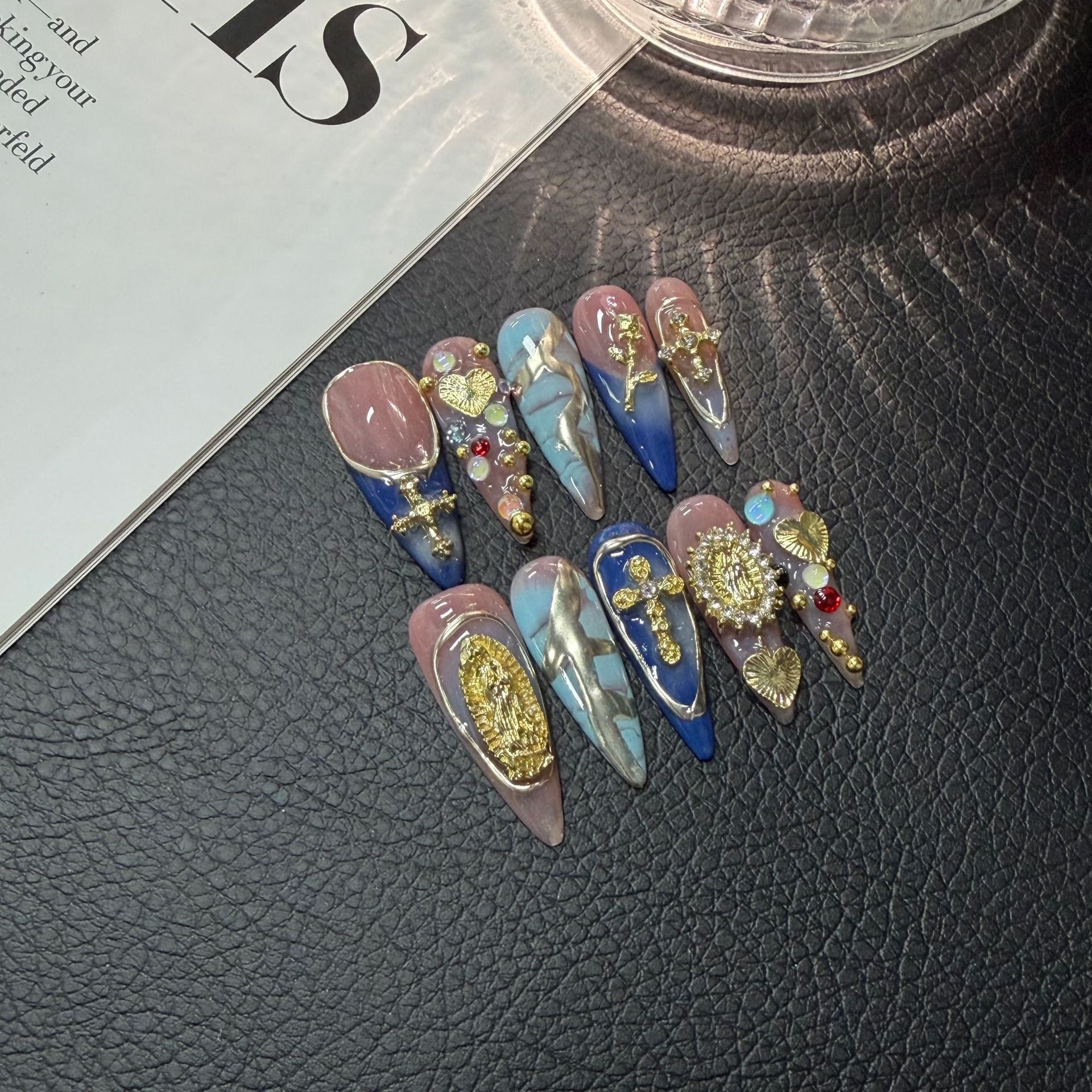 365nails: « Rêve baroque » – ongles fait main 3D avec strass forme stiletto