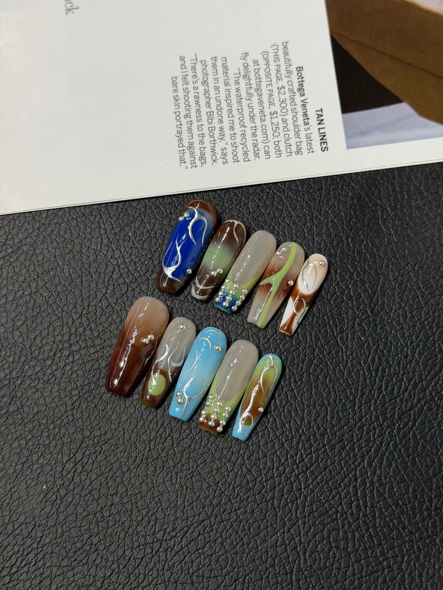365nails: 「摩卡漩渦」—大理石紋與水晶 手工製 杏仁形 穿戴甲