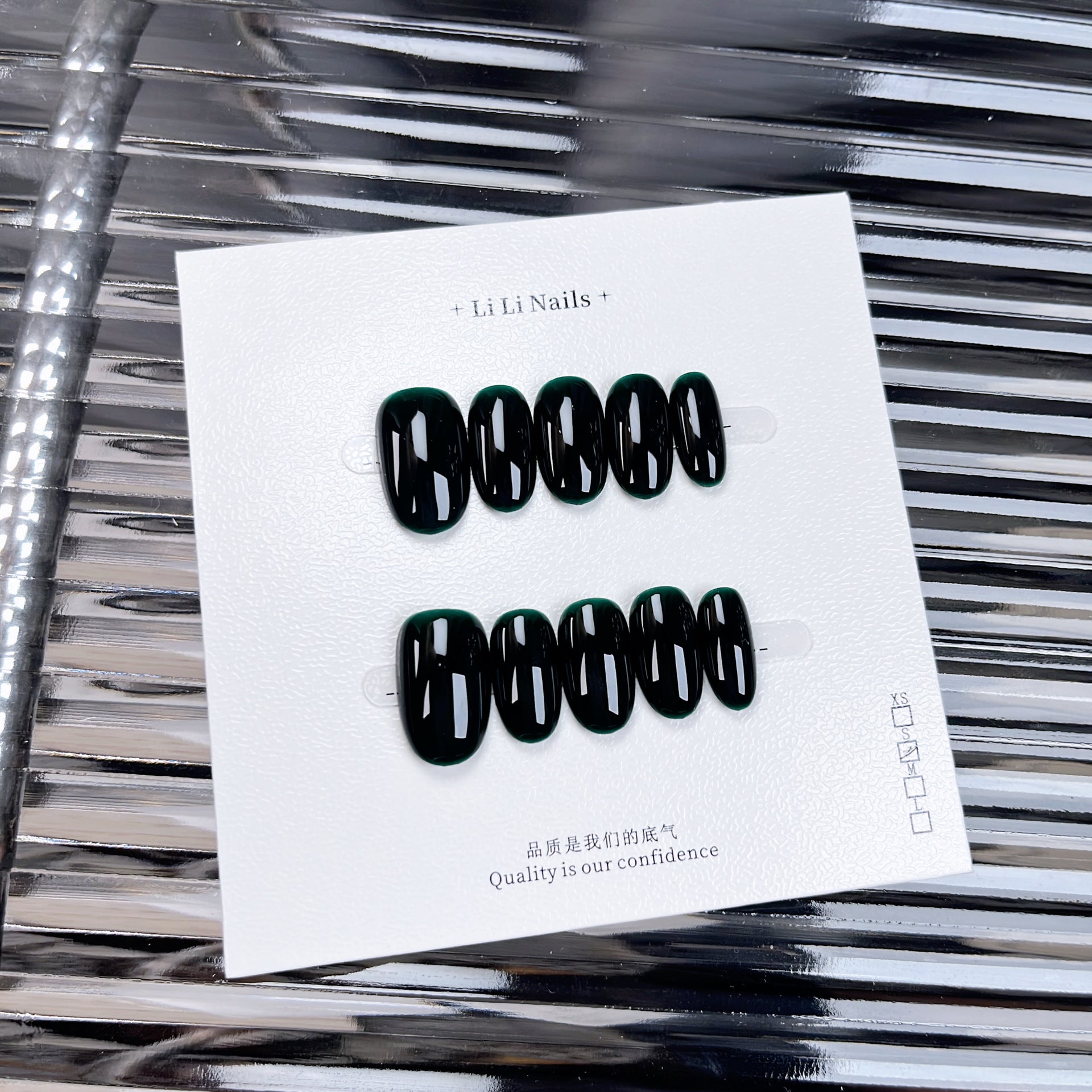 Essentiels unis | court, forme ronde | ongles press-on faits main
