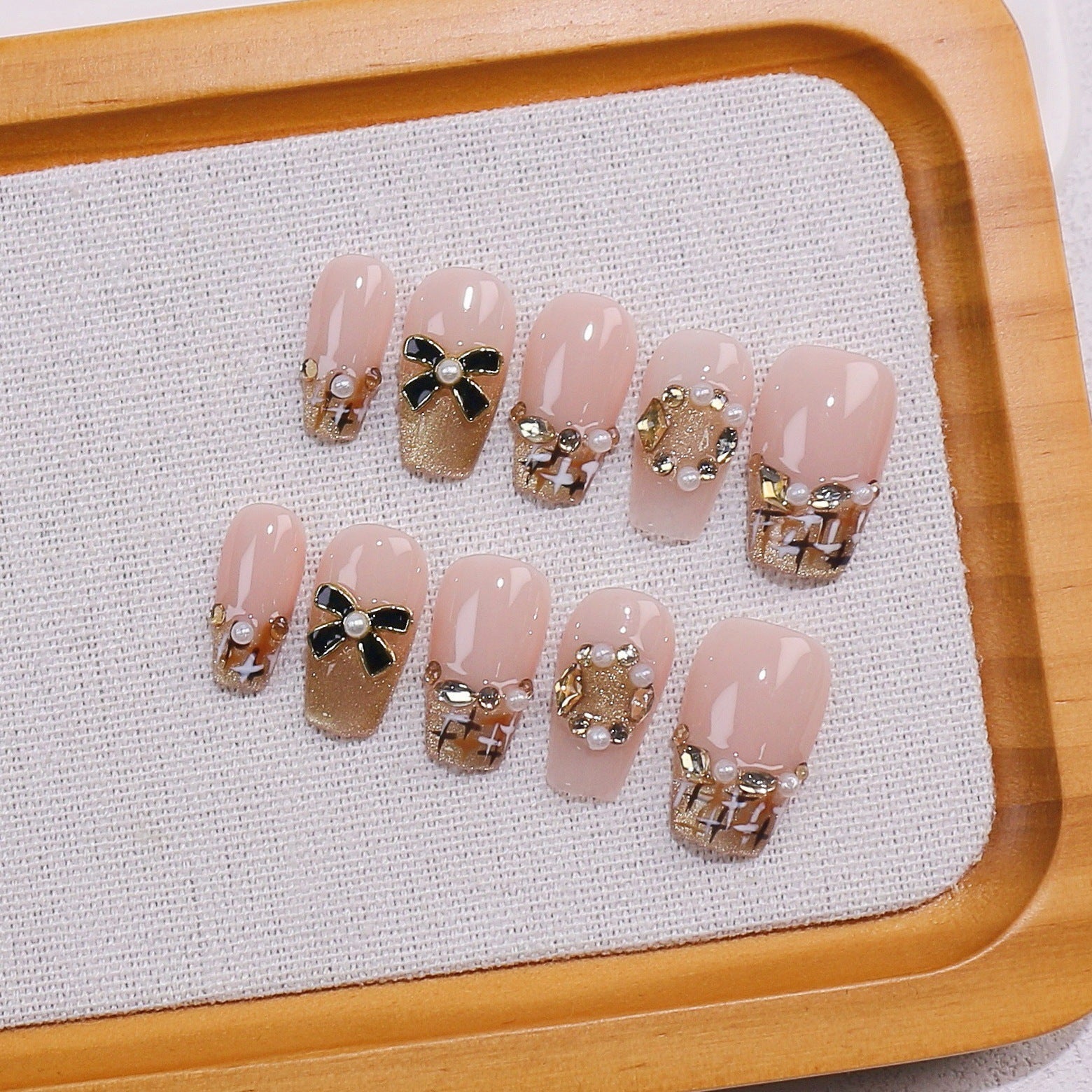 365nails-Vintage Plaid: "Pearl Bow" – Medium Square Handmade Nails