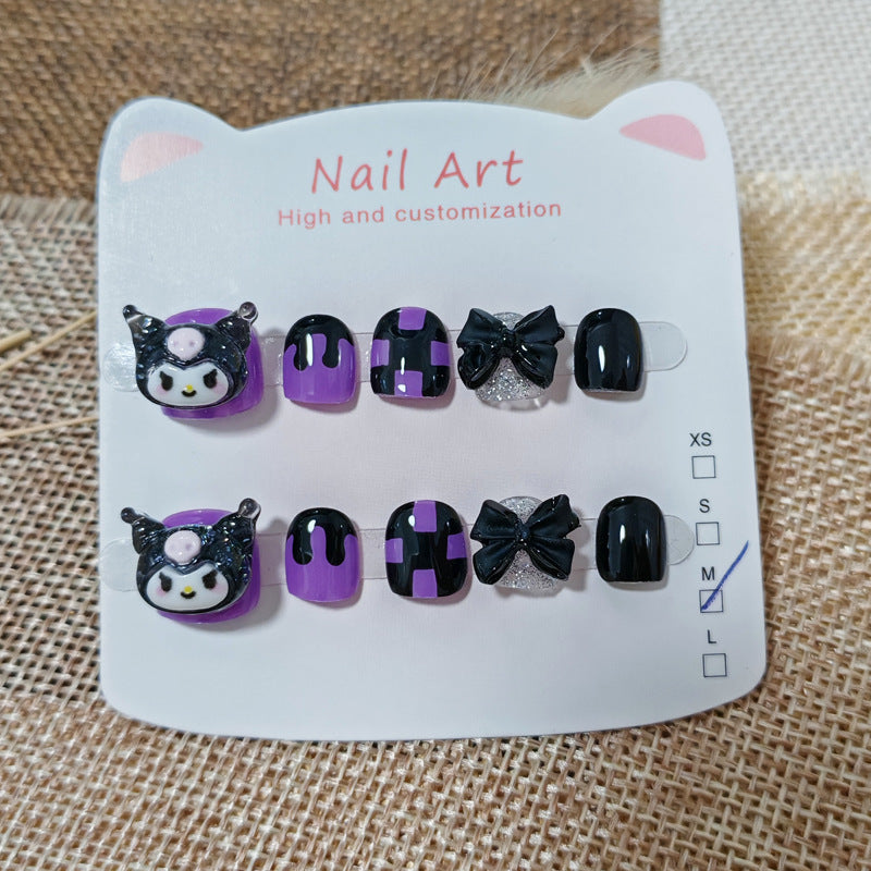 365nails：「Kuromi 暗黑幻想」— 手工製可愛短款橢圓形穿戴甲，Kuromi 與蝴蝶結圖案