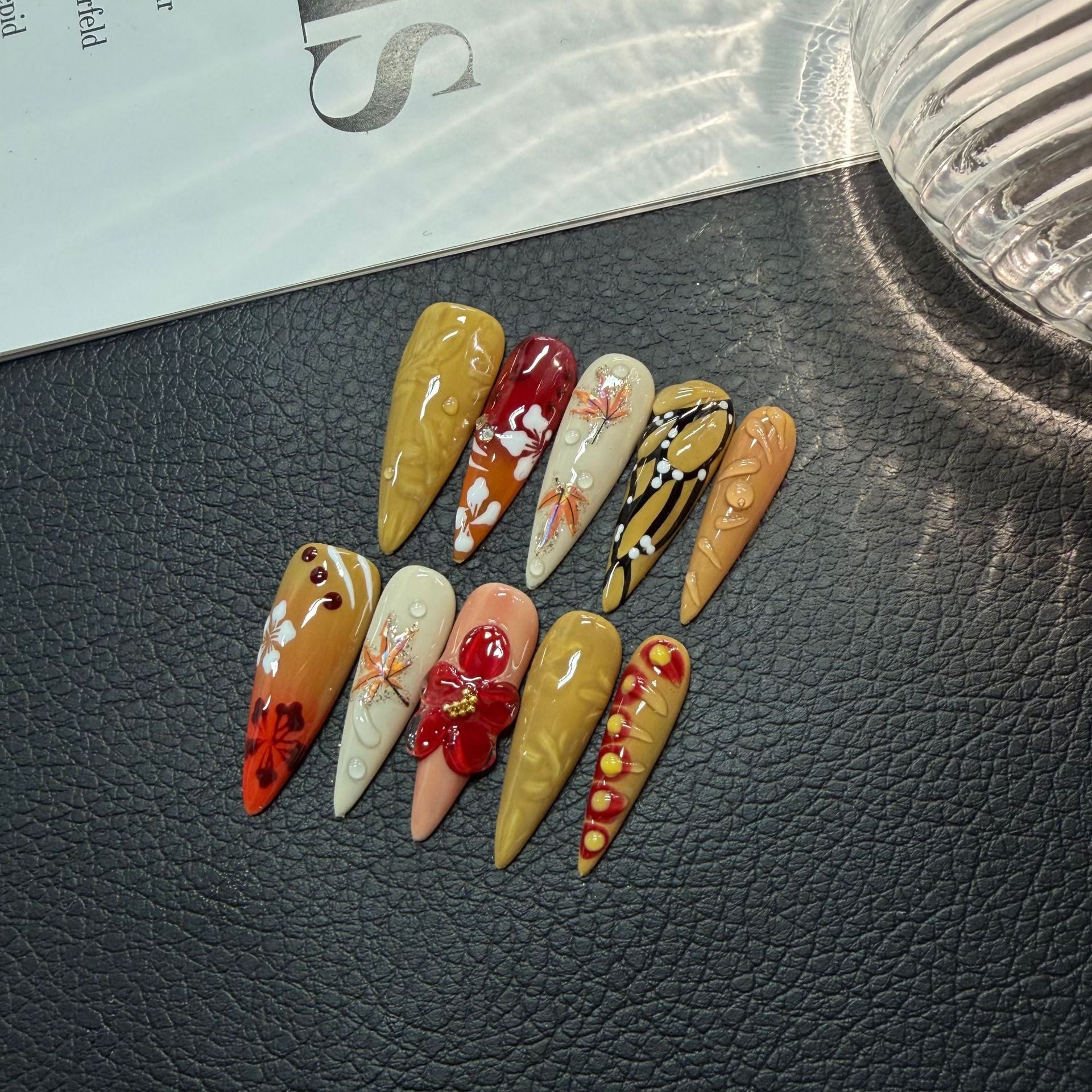 365nails: "가을 스파이스" – 3D 플로럴 손그림 추상 수제 아몬드형 네일