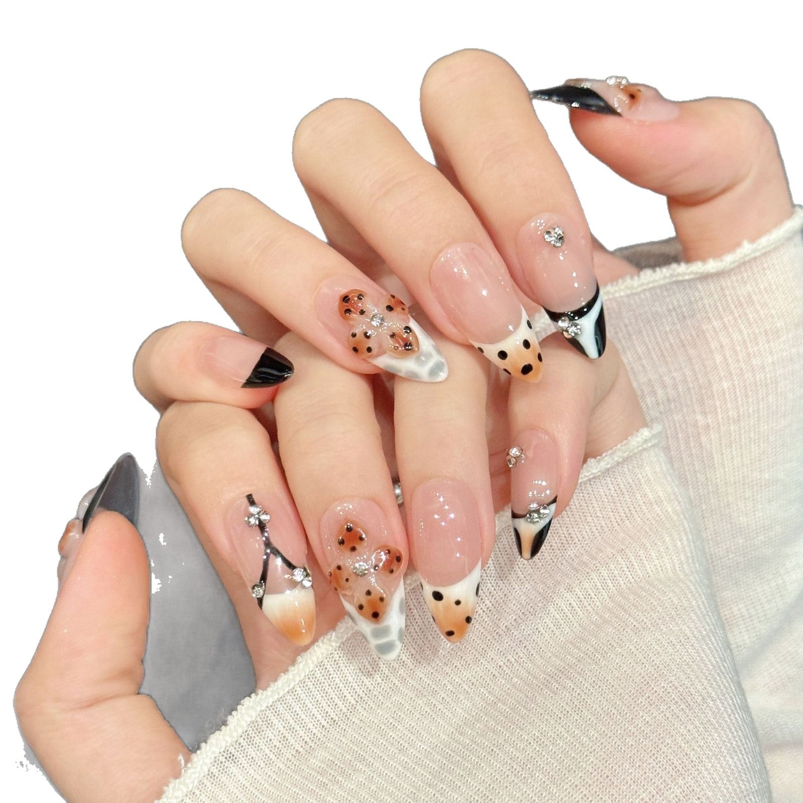 365nails: "데빌스 위스퍼" – 3D 레오파드 프린트 & 크리스탈 수제 아몬드형 네일
