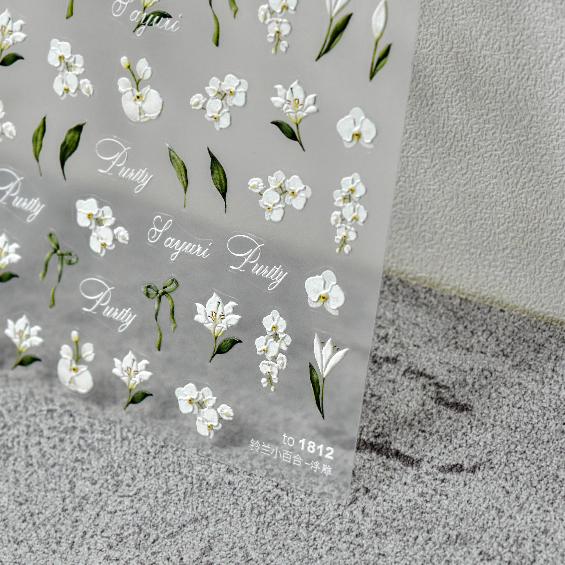 Delicate White Blossoms – Minimalist Floral Nail Art Set
