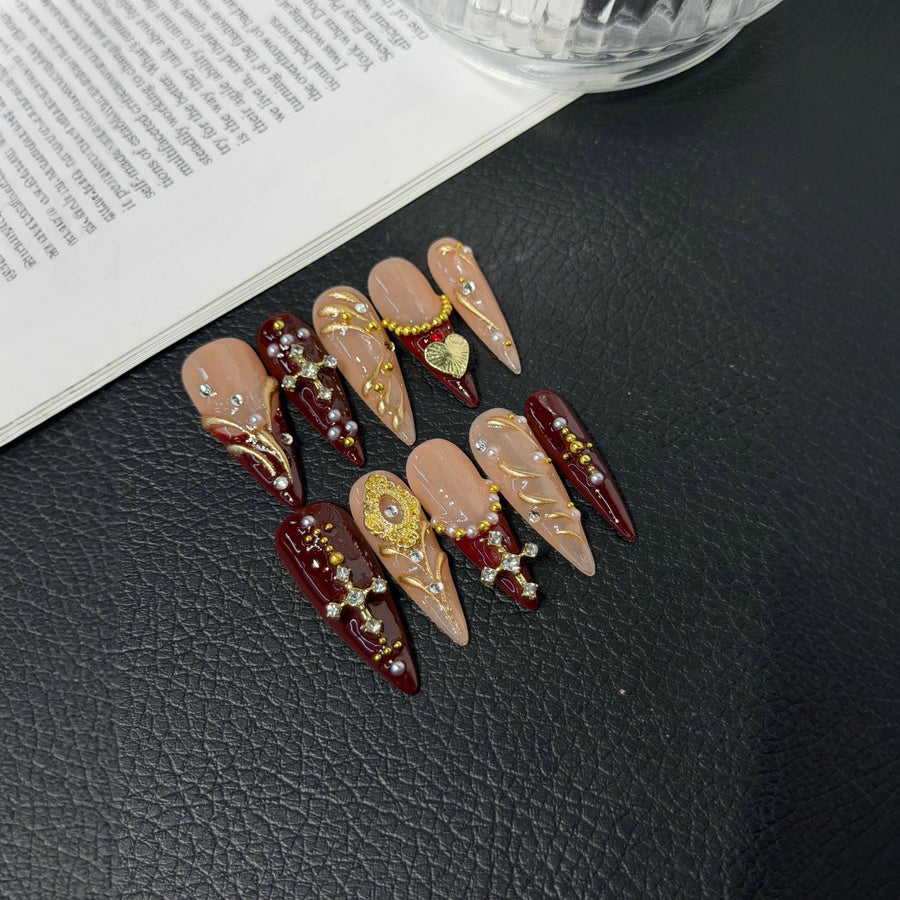 365nails: "Imperial Crest" – 3D 골드 사자 & 바로크 보석 수제 롱 스틸레토형 네일