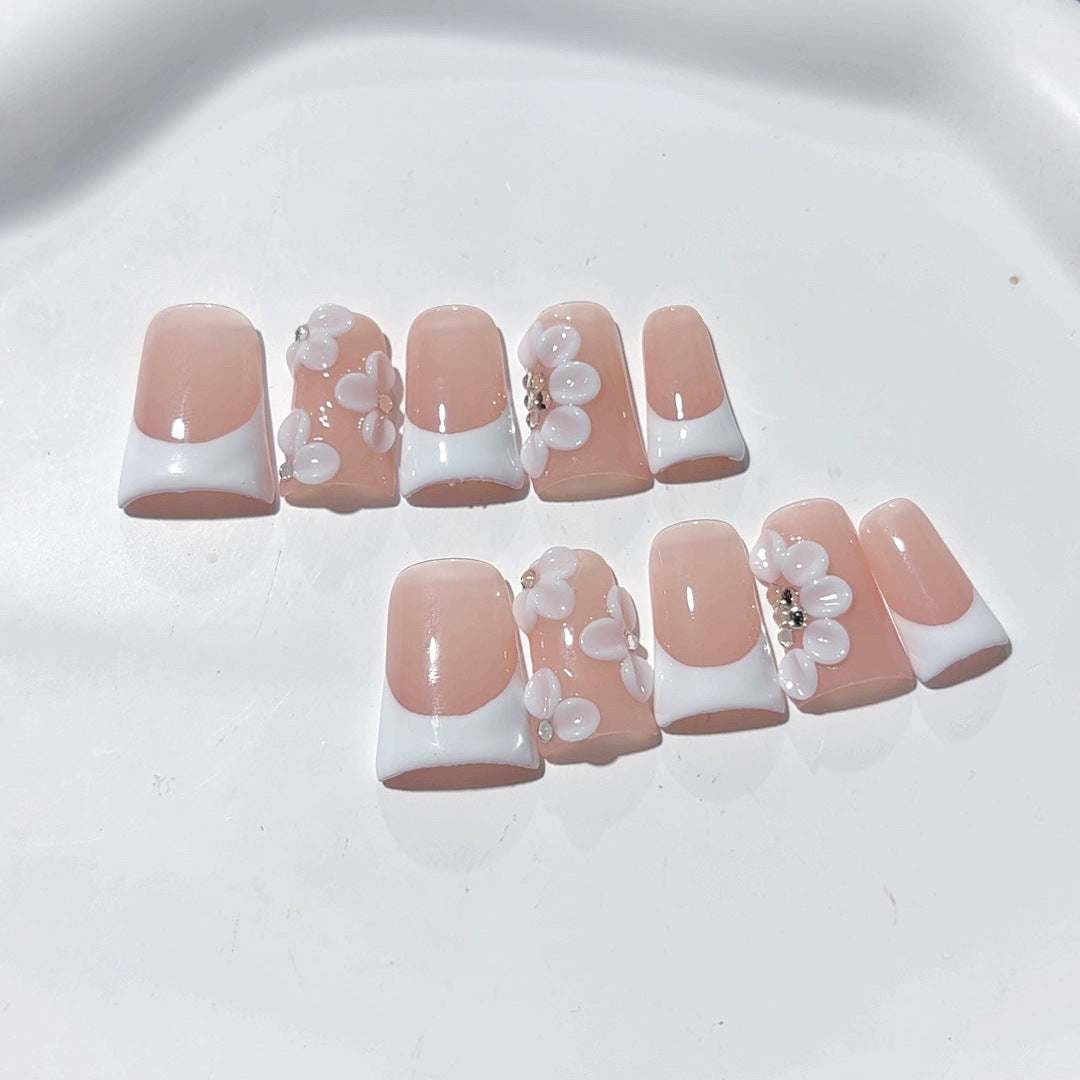 Minimalist Bloom: "Daisy Whisper" – Short Square Handmade Press On Nails