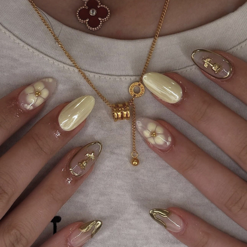 Unhas postiças amêndoas douradas em 3D com flores de rosa