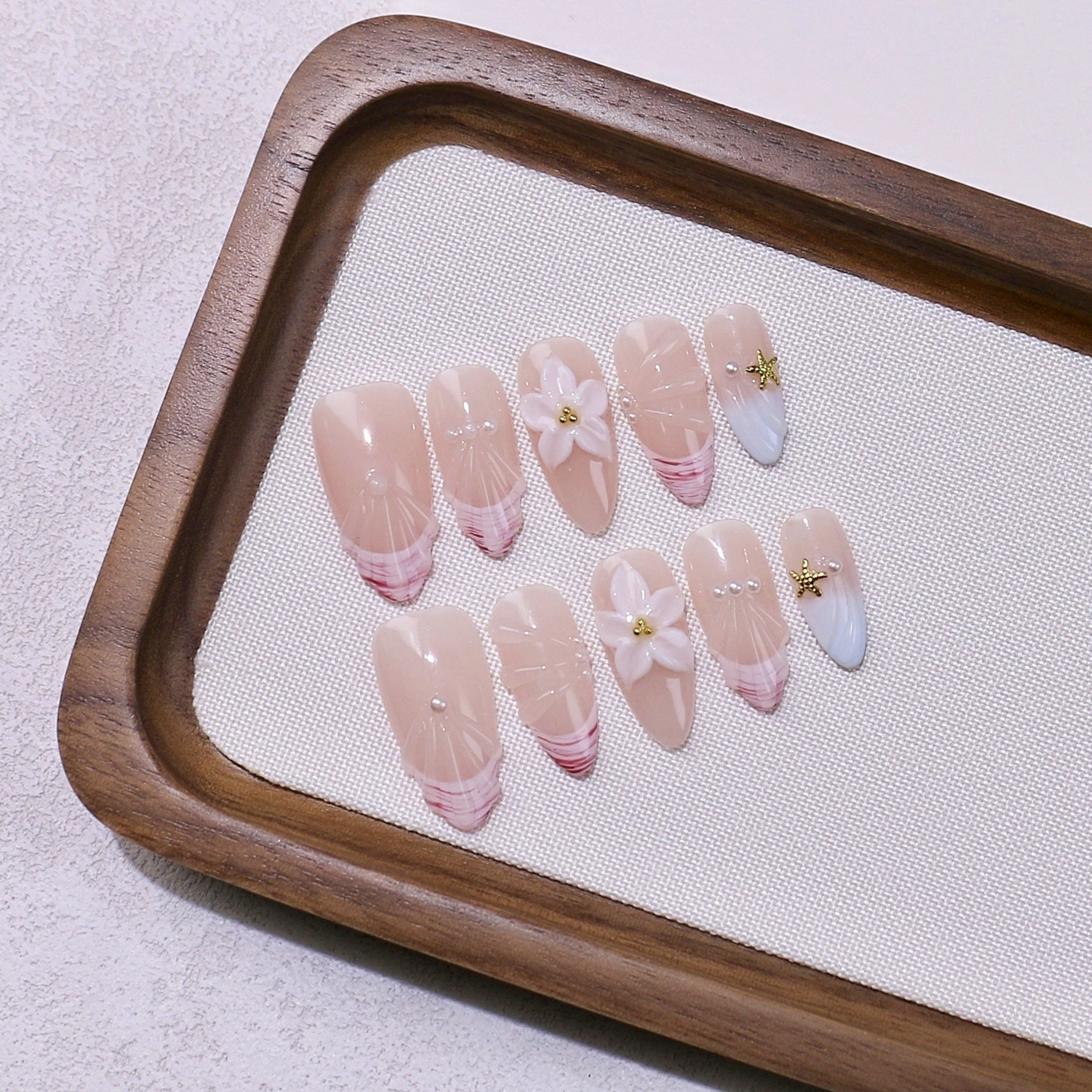 365nails-Jellyfish Dream: "3D Jellyfish Carving" – Long Almond Handmade Nails