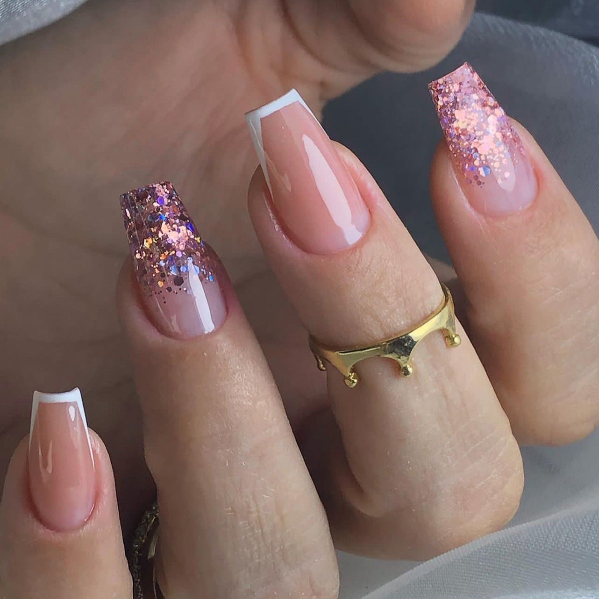 Novas unhas postiças francesas nude com bordas brancas e glitter roxo colorido, lantejoulas, atacado de unhas de balé｜365nails