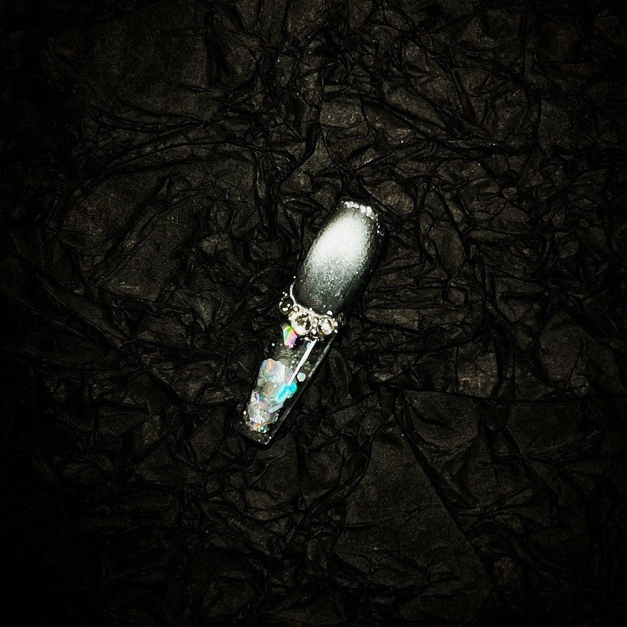 [Black Ice] White Gray Glass Beads Cat's Eye Four Fingers Platinum Quicksand Press On Nail