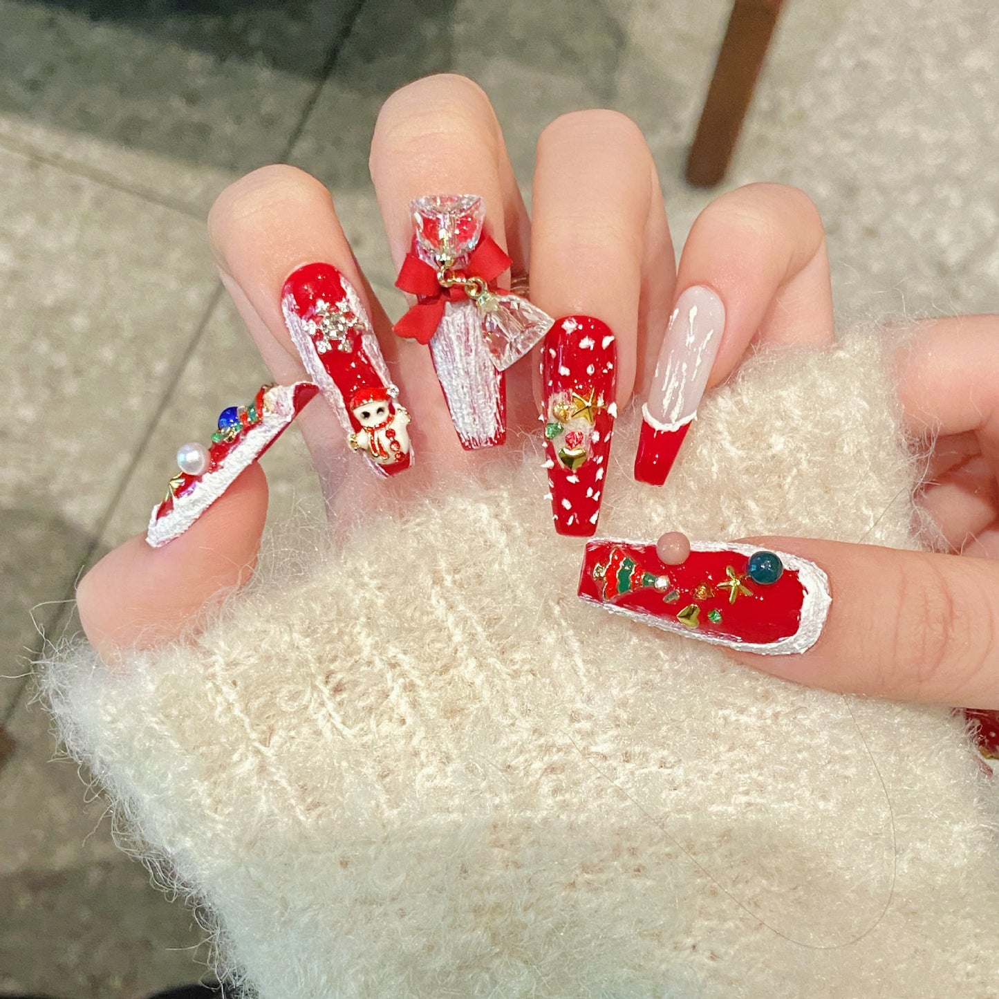 Red Christmas Press‑On Nails – Santa Bow & Gift Ornament Design