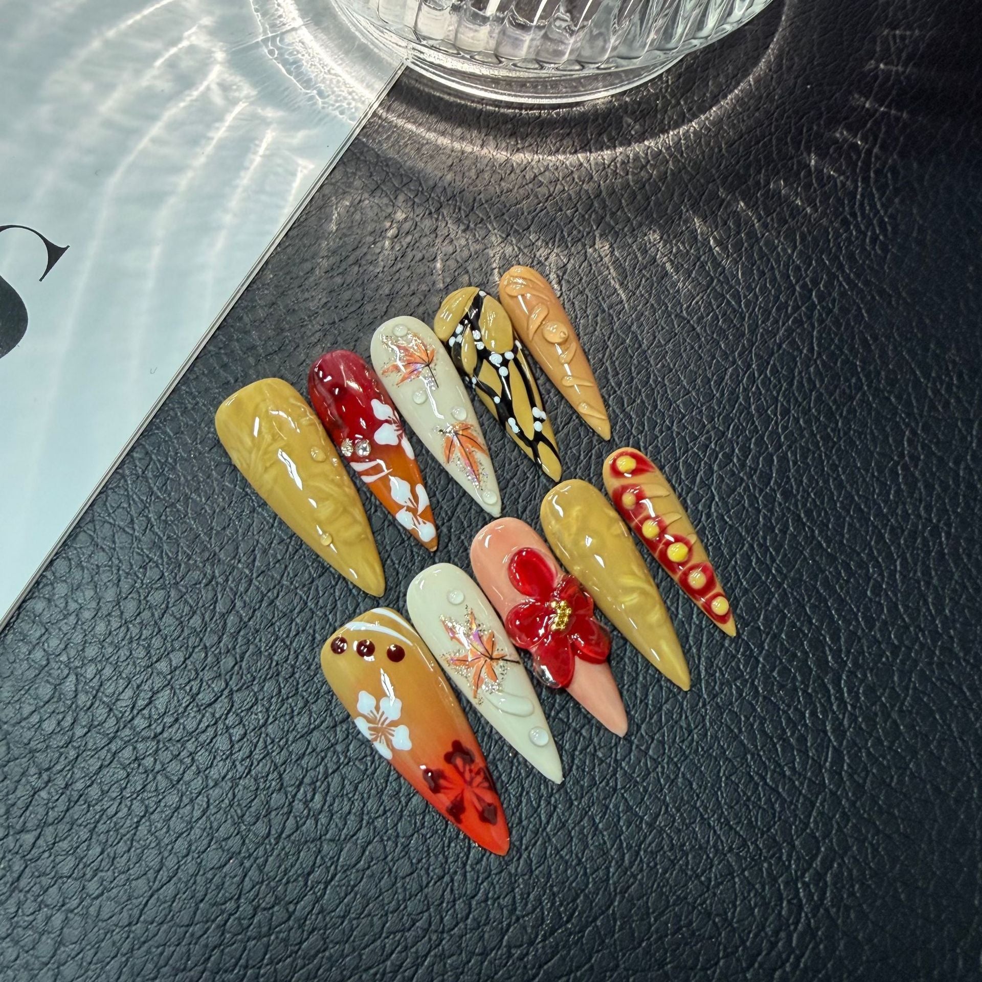 365nails: "가을 스파이스" – 3D 플로럴 손그림 추상 수제 아몬드형 네일