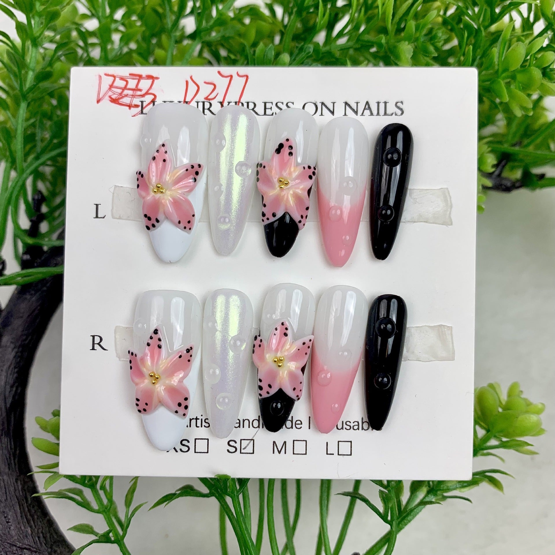 365nails: "핑크 릴리 누아르" – 엑스트라 롱 스틸레토형 릴리 플라워 수제 프레스온 네일