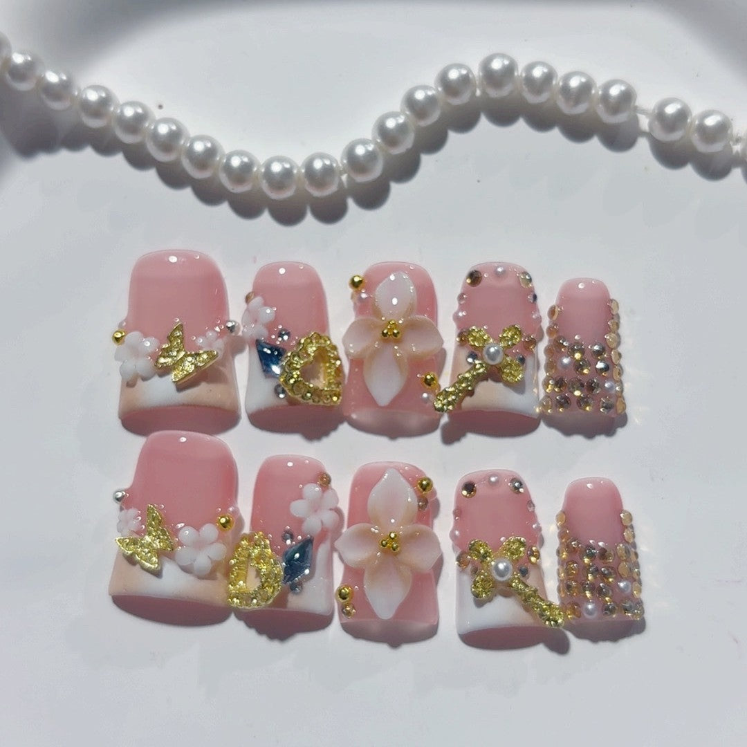 Sakura Bloom: "Flor de Cerejeira e Filigrana Dourada" – Unhas Postiças Curtas Amêndoa