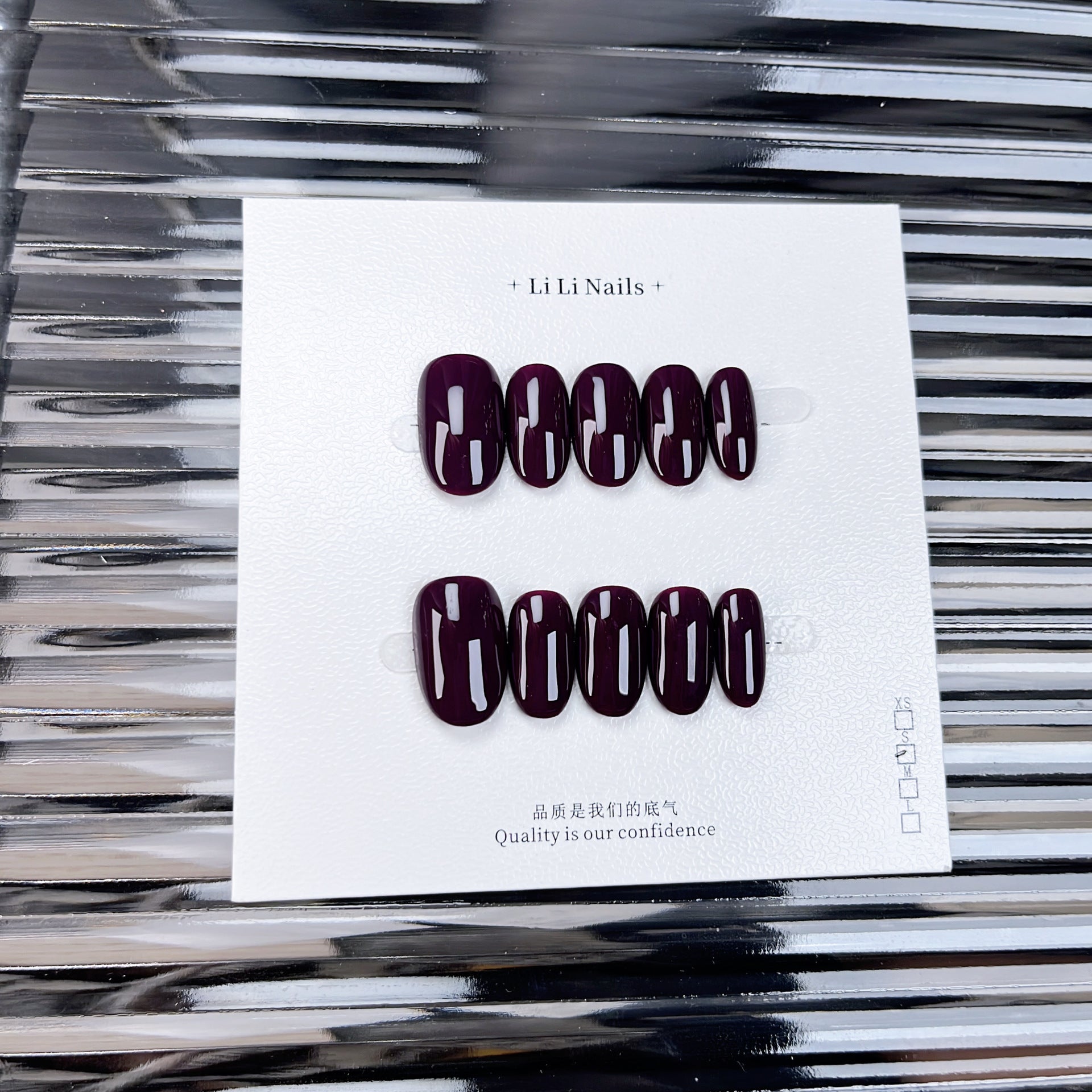 Essentiels unis | court, forme ronde | ongles press-on faits main
