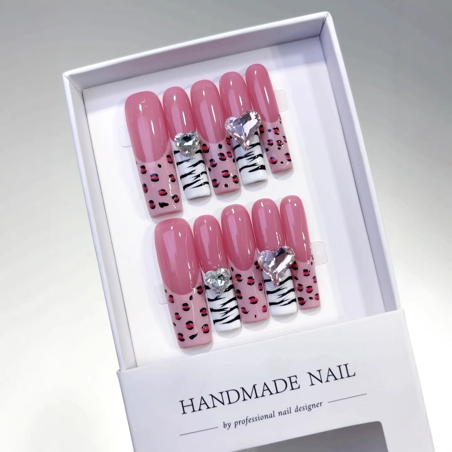 Pink Wild : « Cœur léopard zèbre » – Ongles press-on fait main forme amande longue