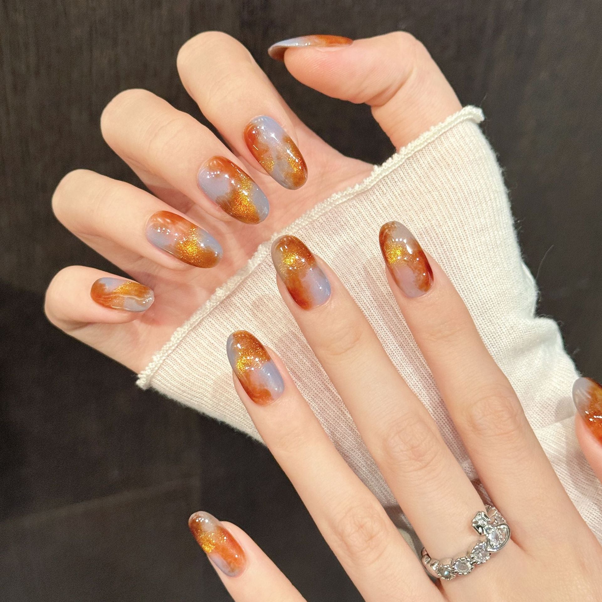365nails : « Coucher de soleil ambré » — ongles courts forme carrée en marbre d'agate, faits main