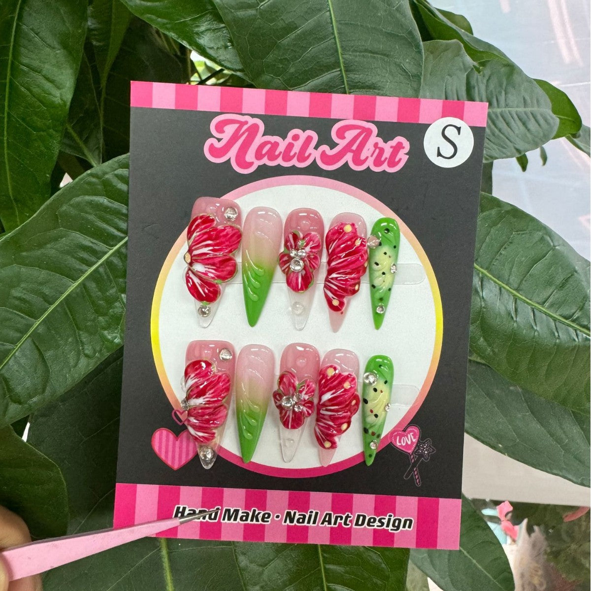 365nails：「緋紅蝶舞」— 3D花卉與法式手工製長款尖形穿戴甲