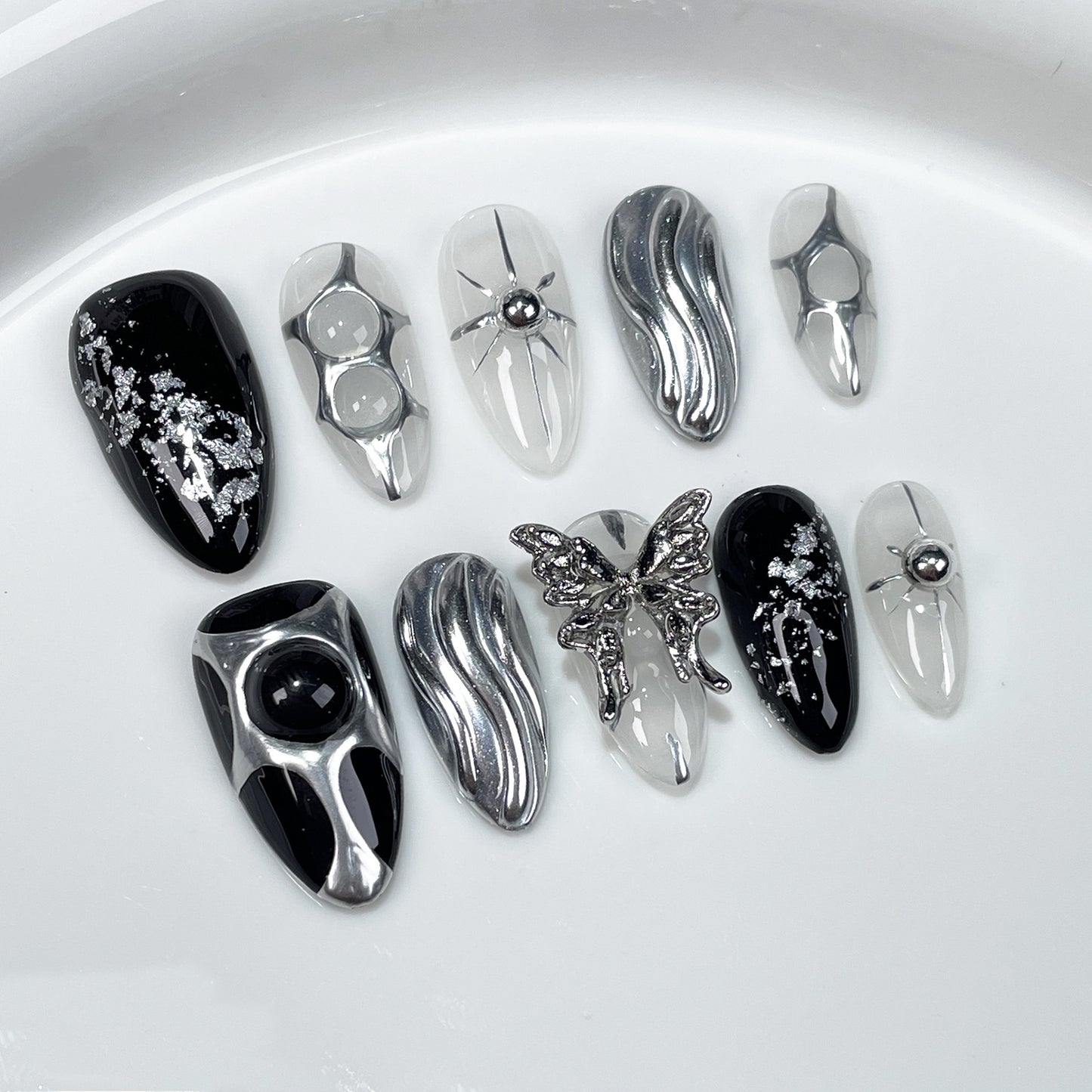 Simple metal hand-painted   almond armor, advanced sense, dark sweet and cool babes Handmade press on nails｜365nails