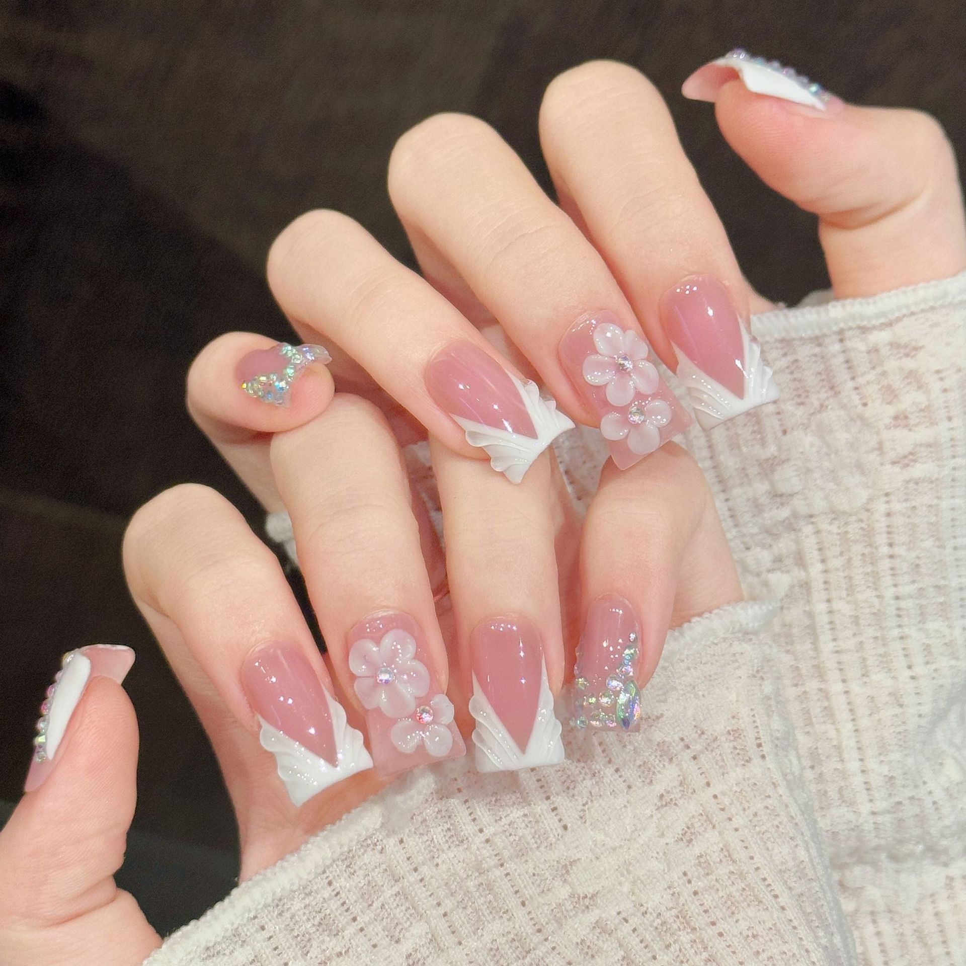 365nails: "Voile de fleurs" – Fleurs 3D et cristaux, fait main, ongles press-on forme coffin
