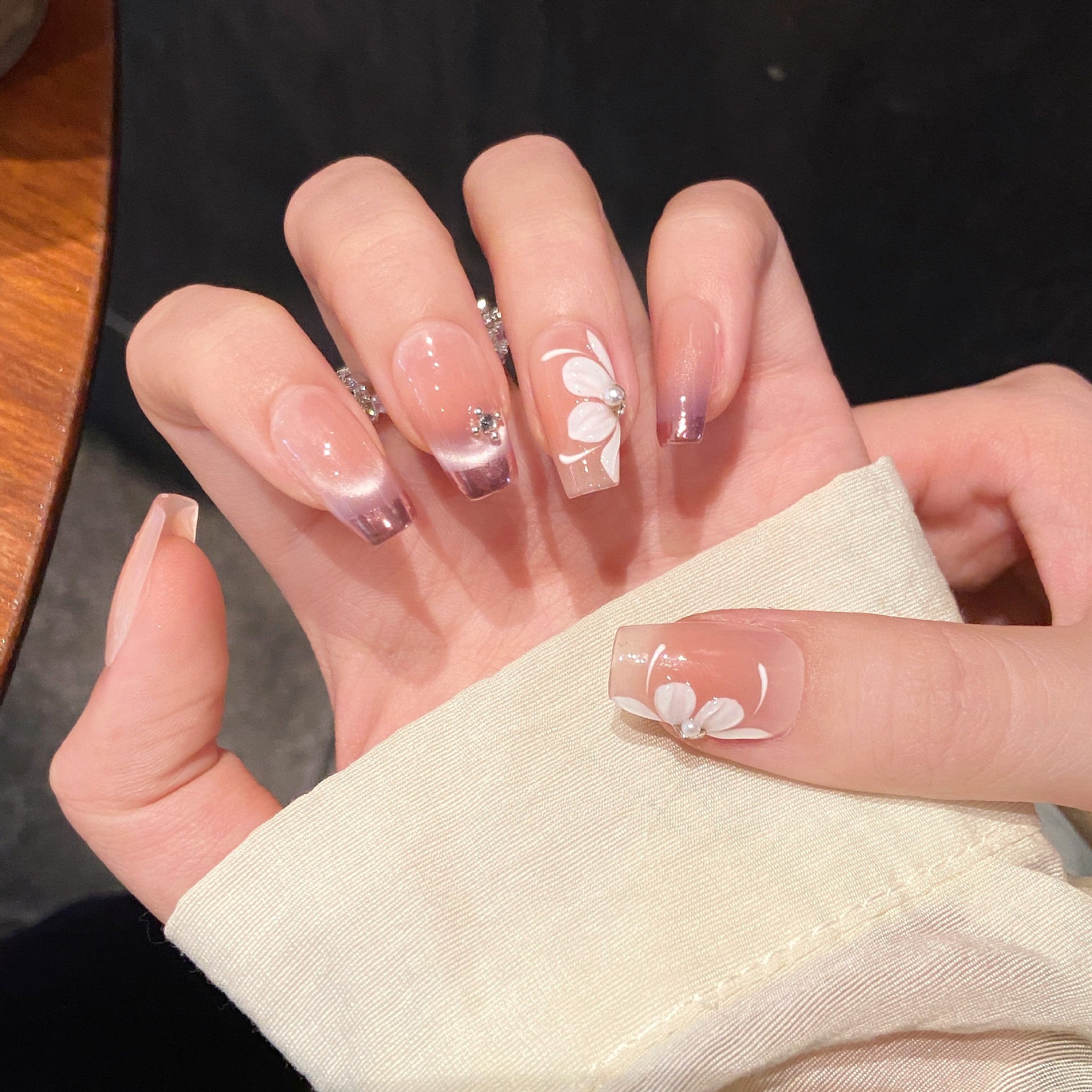 365nails: "Violeta em Flor" – Unhas Quadradas Degradê Olho de Gato Florais Pintadas à Mão