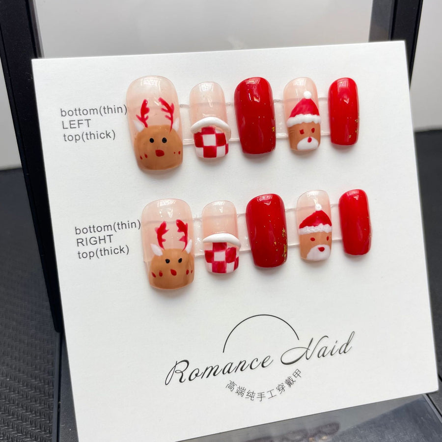 Ongles press-on de Noël rouges et nude — motif mignon Père Noël et renne