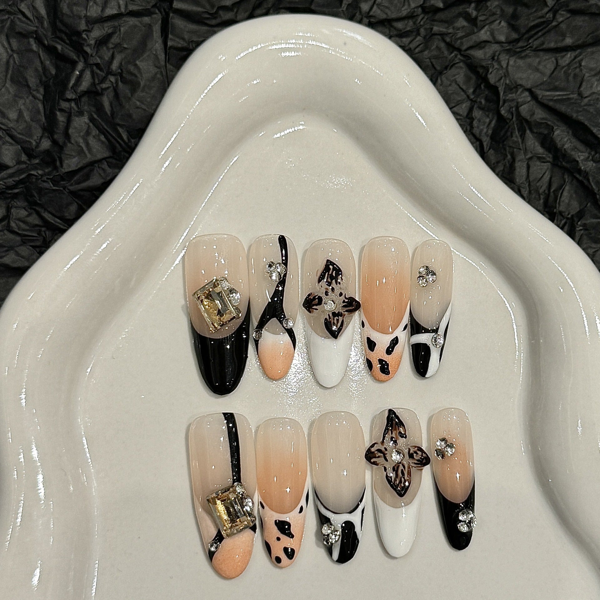 Uñas postizas hechas a mano con diseño de flor femenina tridimensional | 365nails