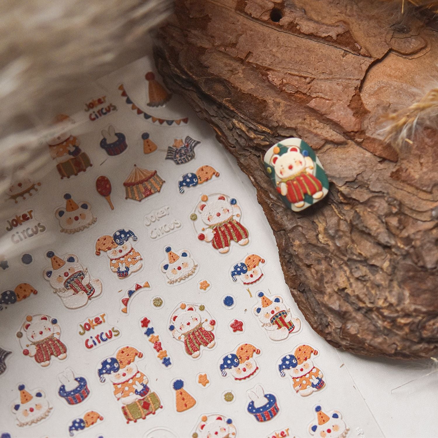 365nails: "urso de circo coringa em relevo" – Adesivos de Unhas