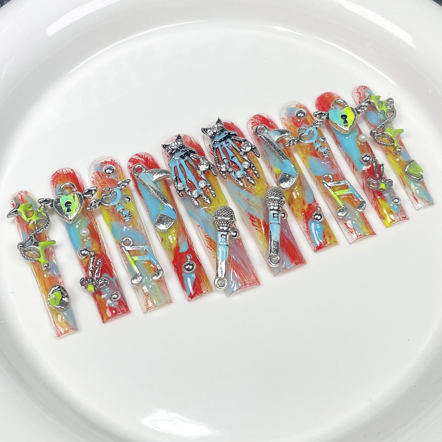 Sweet cool babes  music festivals water pipe nail Halloween personalized graffiti press-on nails pure handmade wholesale｜365nails