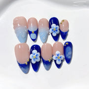 海藍花卉：蝴蝶與花 — 杏仁形穿戴甲