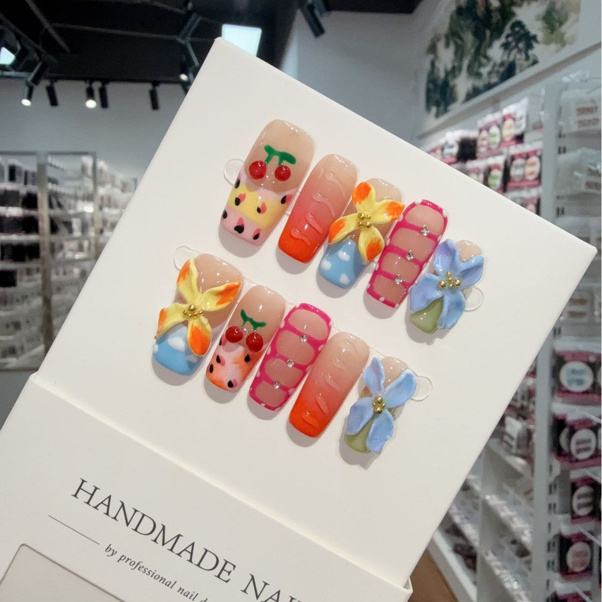 365nails「熱帶綻放」3D 花卉與漸層手工製杏仁形穿戴甲