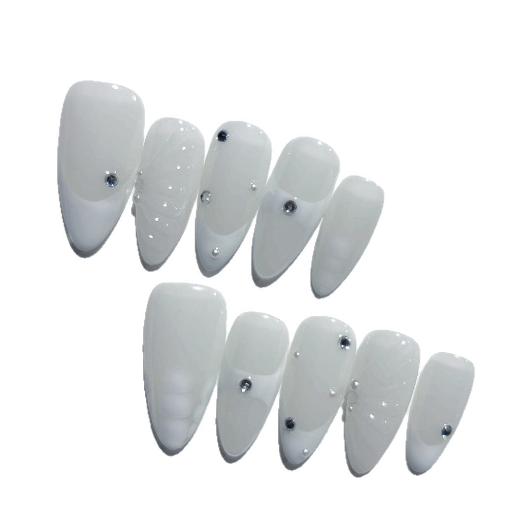 365nails : « Rosée de Perle Laiteuse » – Ongles press-on forme amande mi-longs blanc laiteux strass fait main