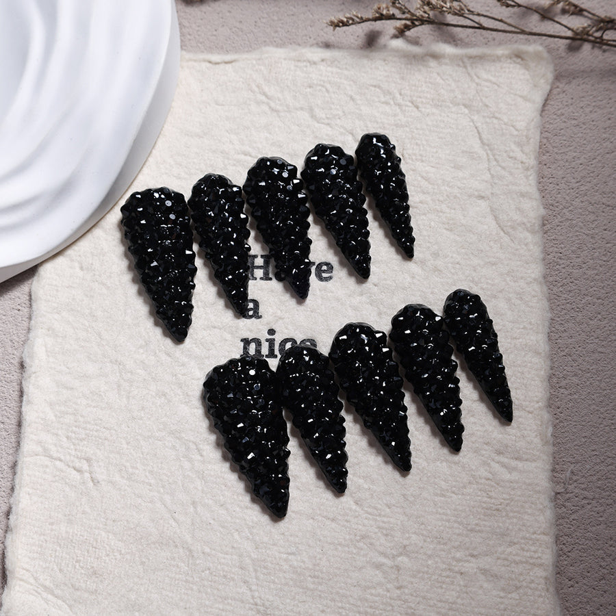 Ongles press-on noirs entièrement ornés de strass — style Y2K, effet imposant